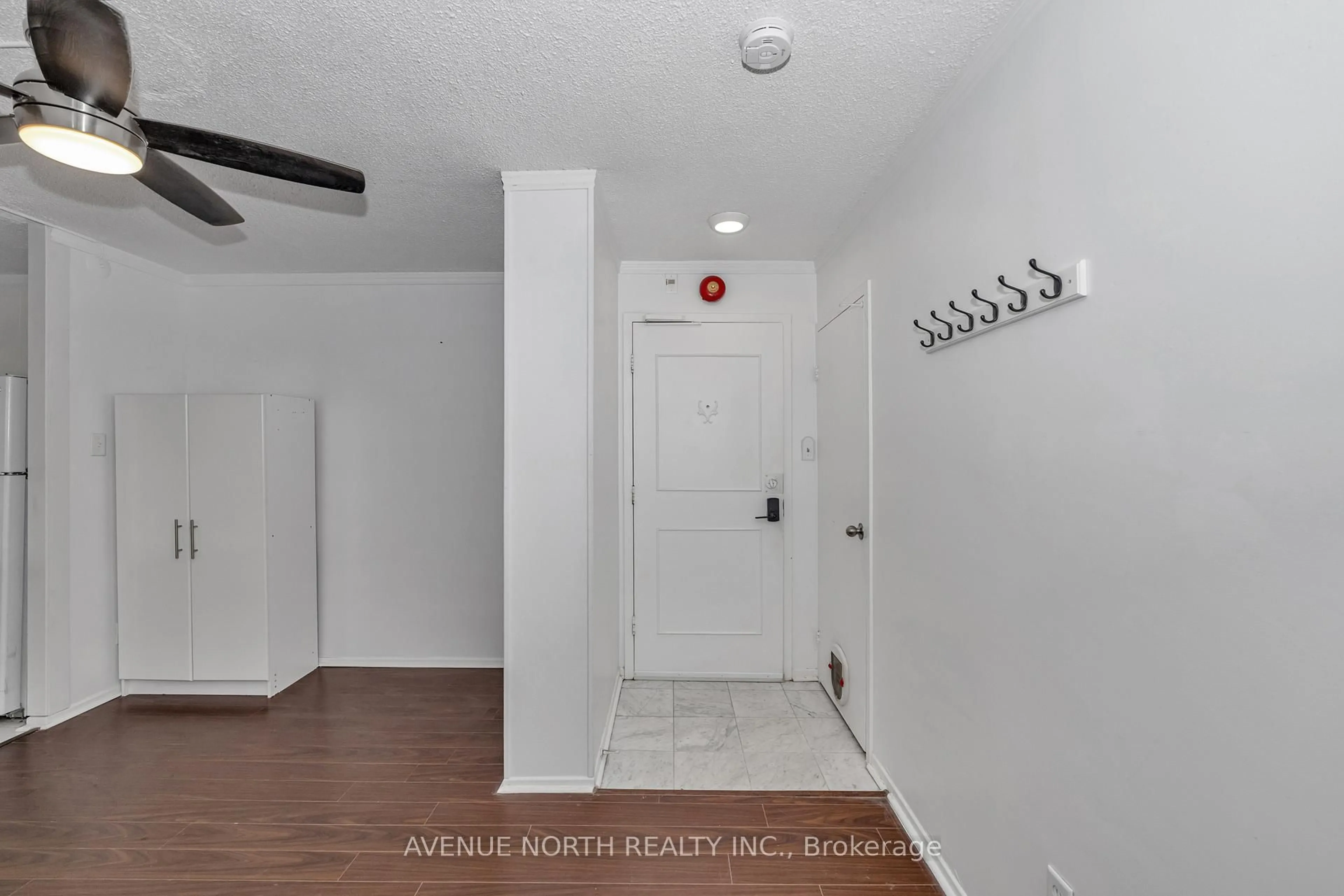 Indoor entryway for 900 Dynes Rd #308, Ottawa Ontario K2C 3L6