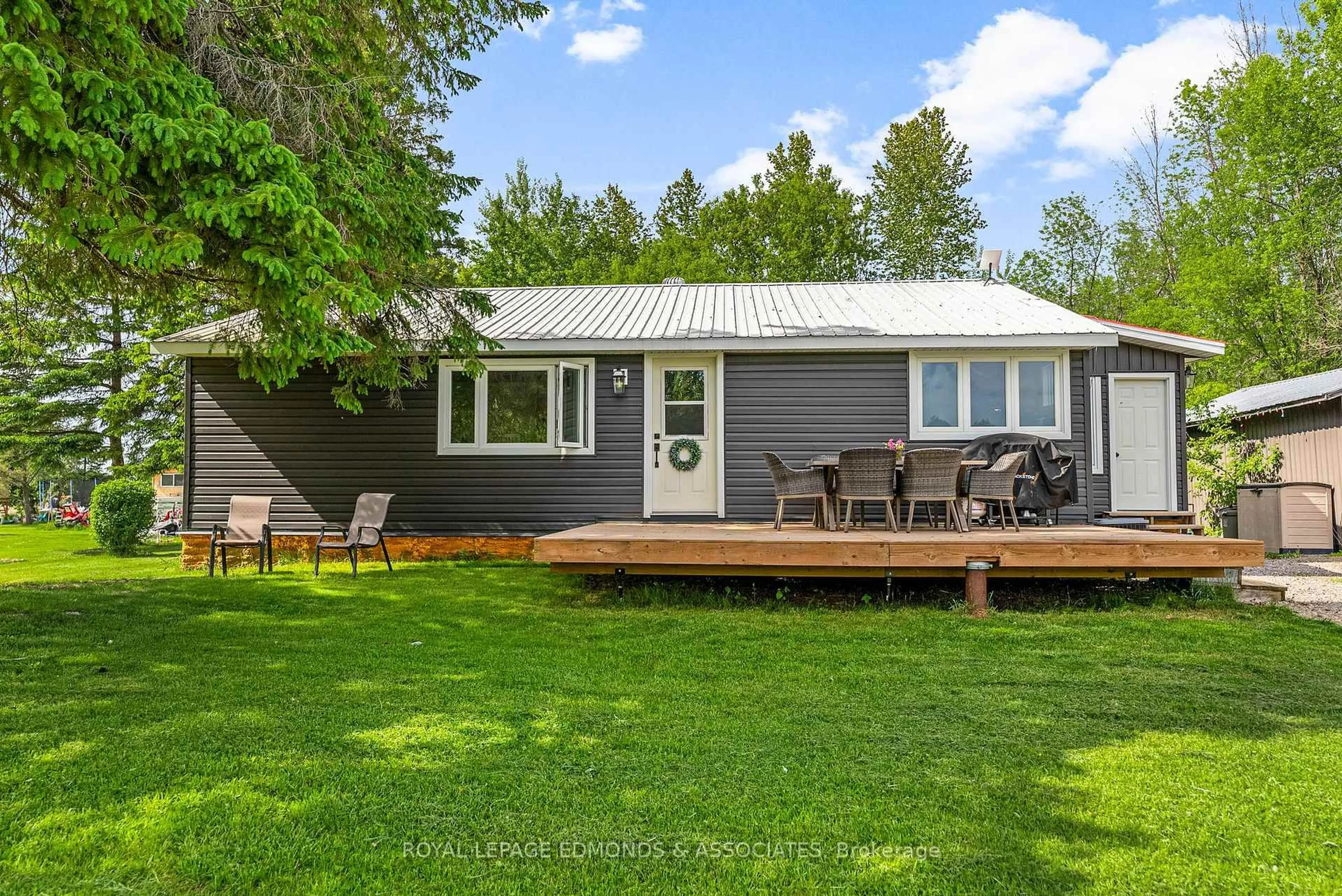 Home with vinyl exterior material, unknown for 1984 Lookout Rd, Westmeath Ontario K0J 2L0