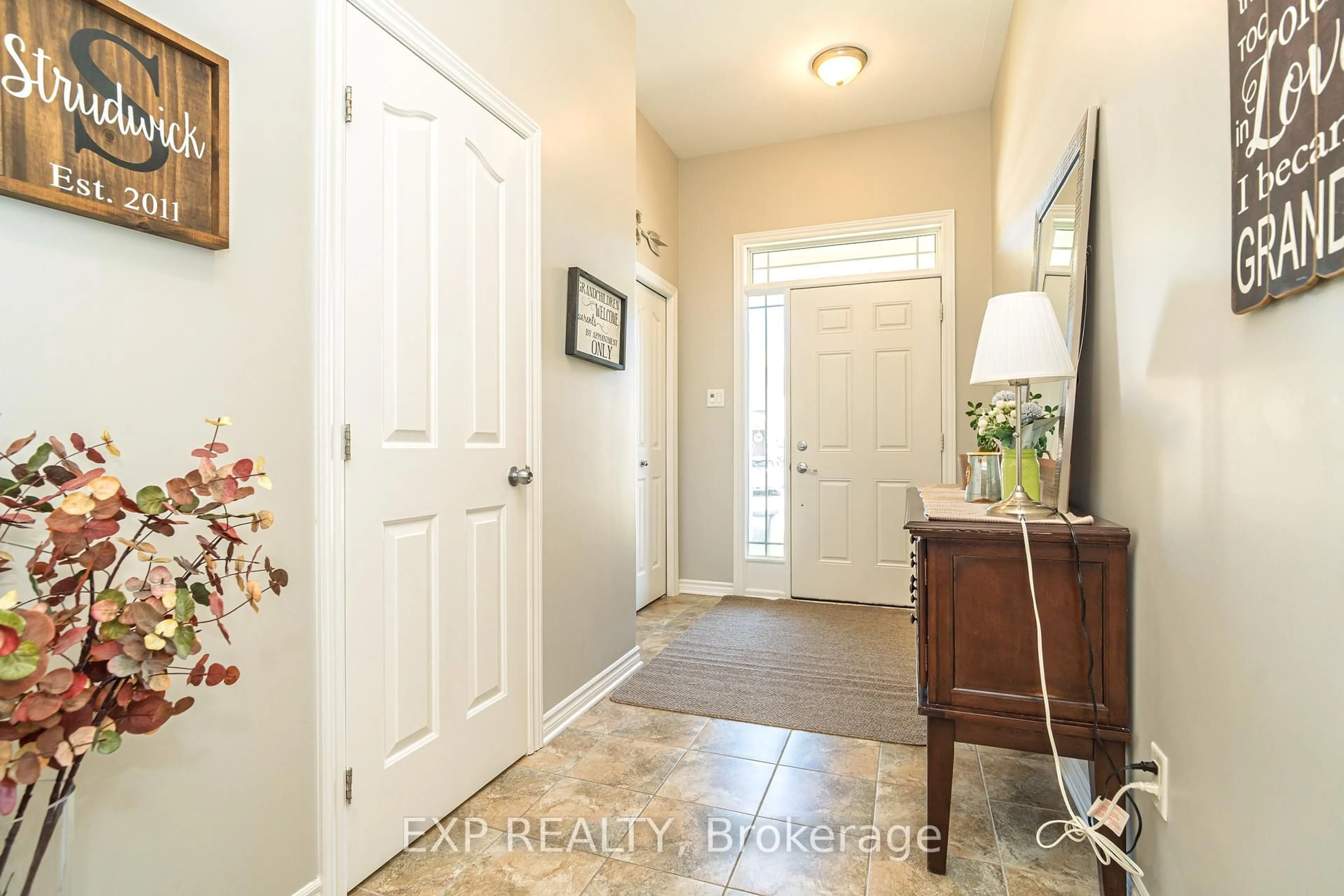 Indoor entryway for 1836 Arrowgrass Way, Ottawa Ontario K4A 0H9