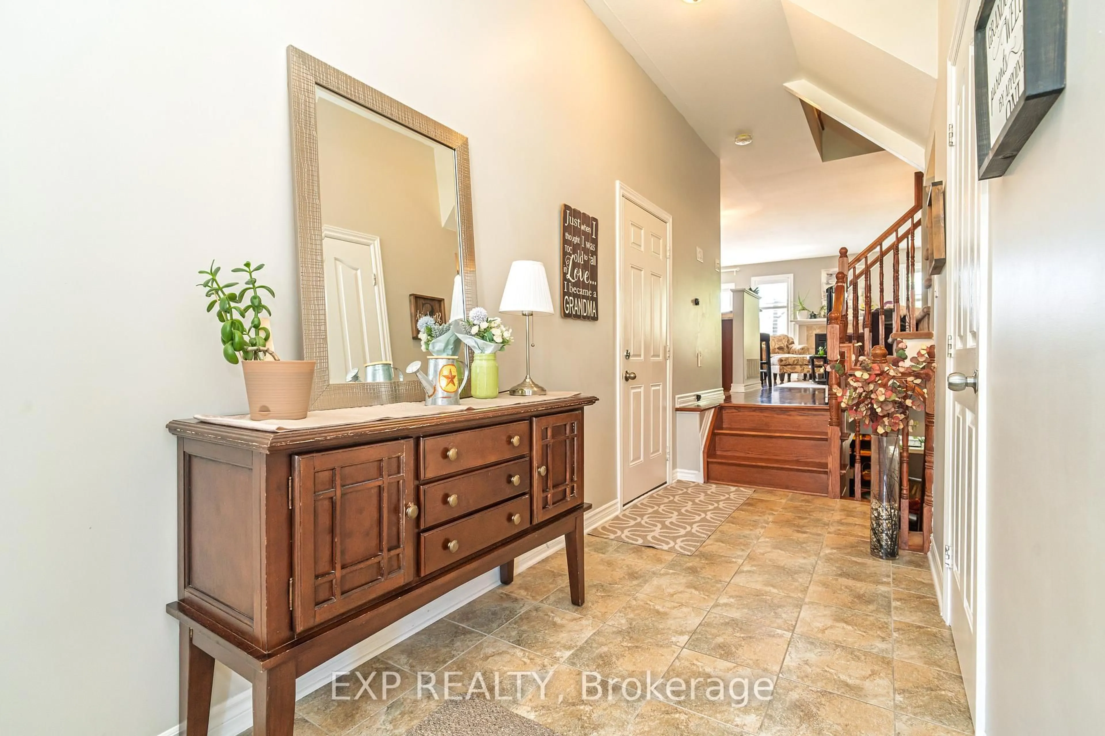 Indoor entryway for 1836 Arrowgrass Way, Ottawa Ontario K4A 0H9