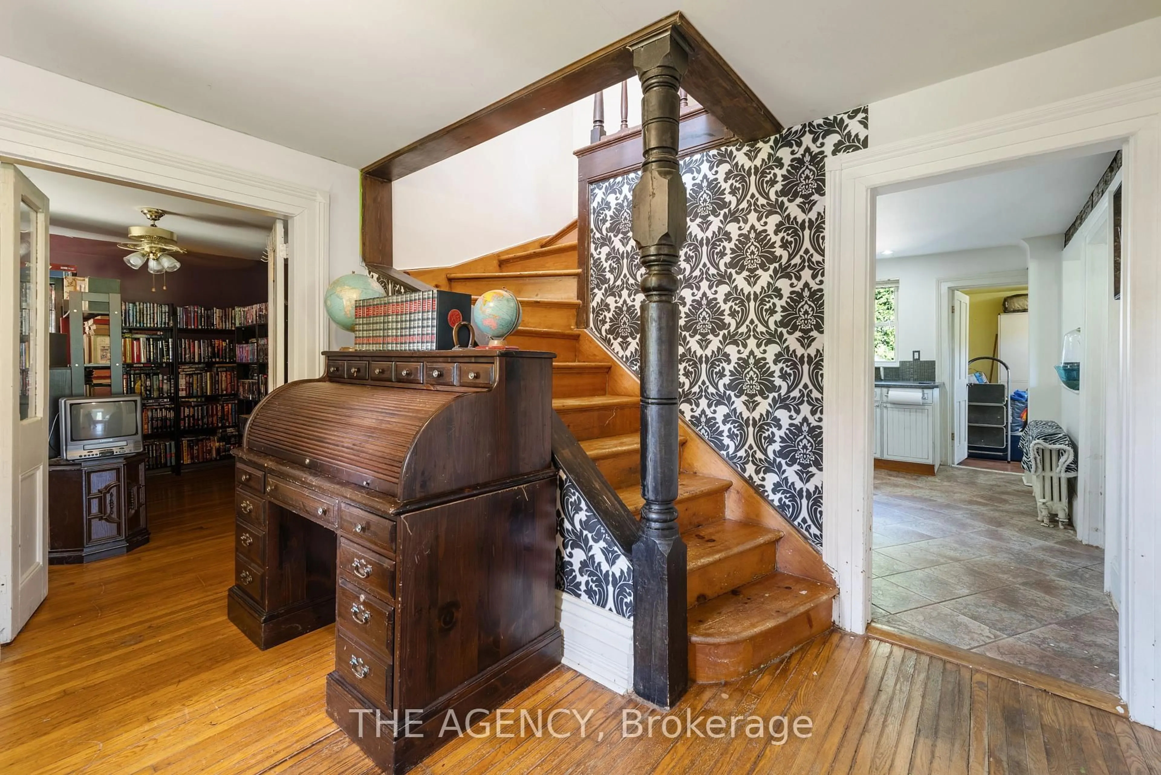 Indoor foyer for 310 Ridout St, Port Hope Ontario L1A 1R1