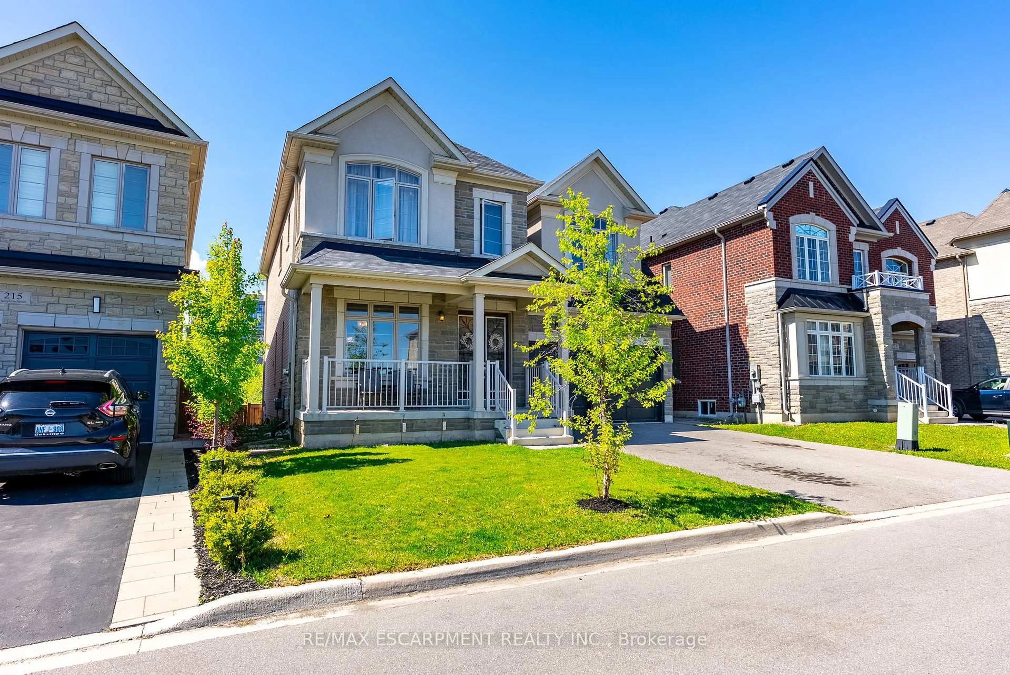 Home with brick exterior material, street for 219 Humphrey St, Hamilton Ontario L8B 1X4