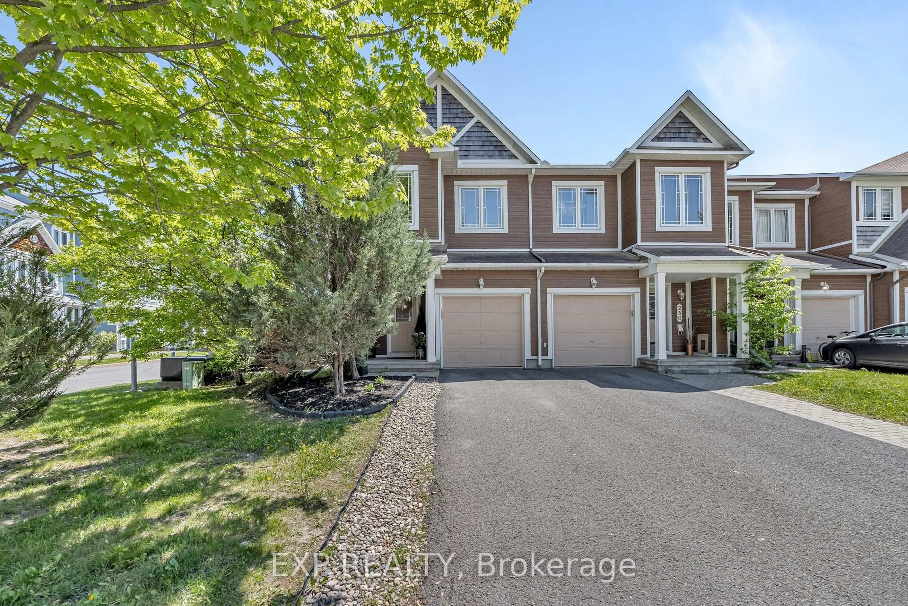 A pic from outside/outdoor area/front of a property/back of a property/a pic from drone, street for 232 Meadowbreeze Dr, Ottawa Ontario K2M 3A7