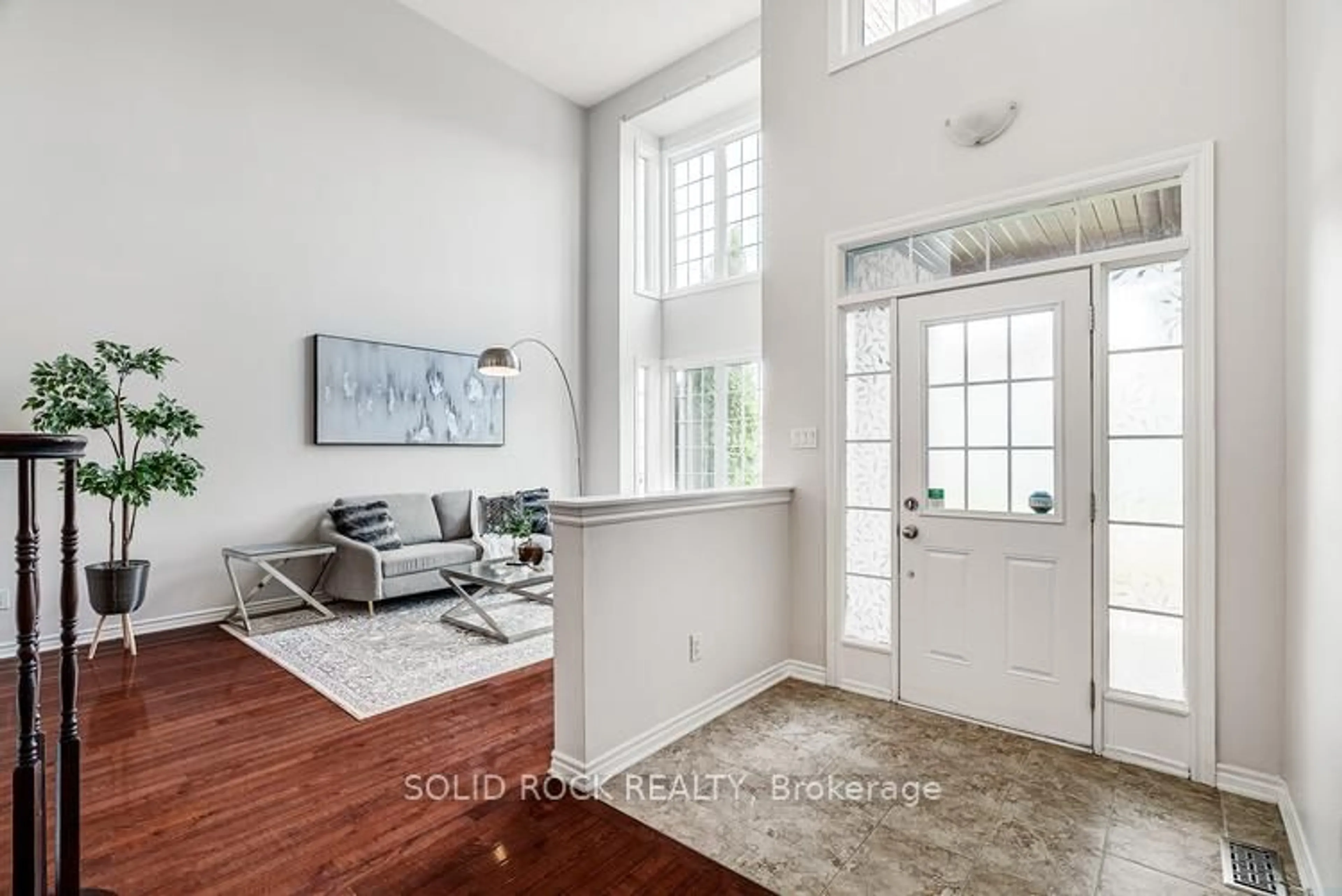 Indoor entryway for 531 Bretby Cres, Ottawa Ontario K2J 5P9