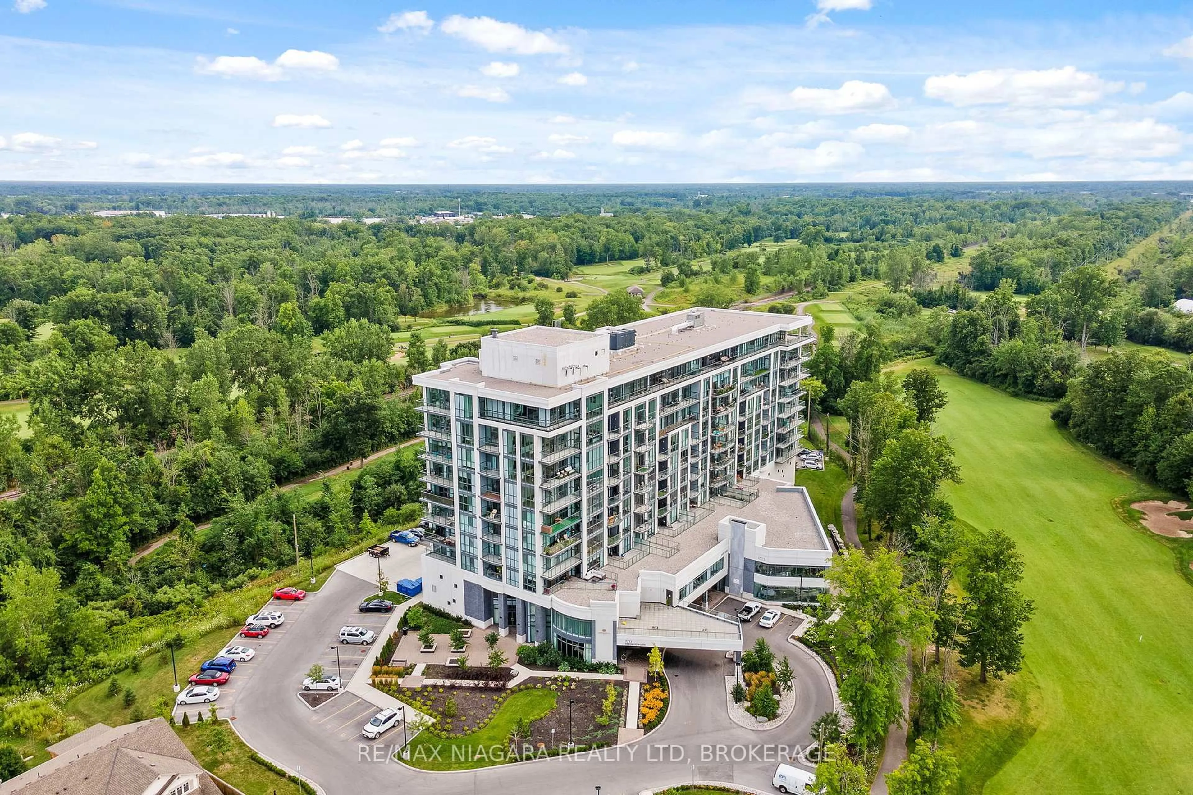 A pic from outside/outdoor area/front of a property/back of a property/a pic from drone, building for 7711 Green Vista Gate ##702, Niagara Falls Ontario L2H 1R1