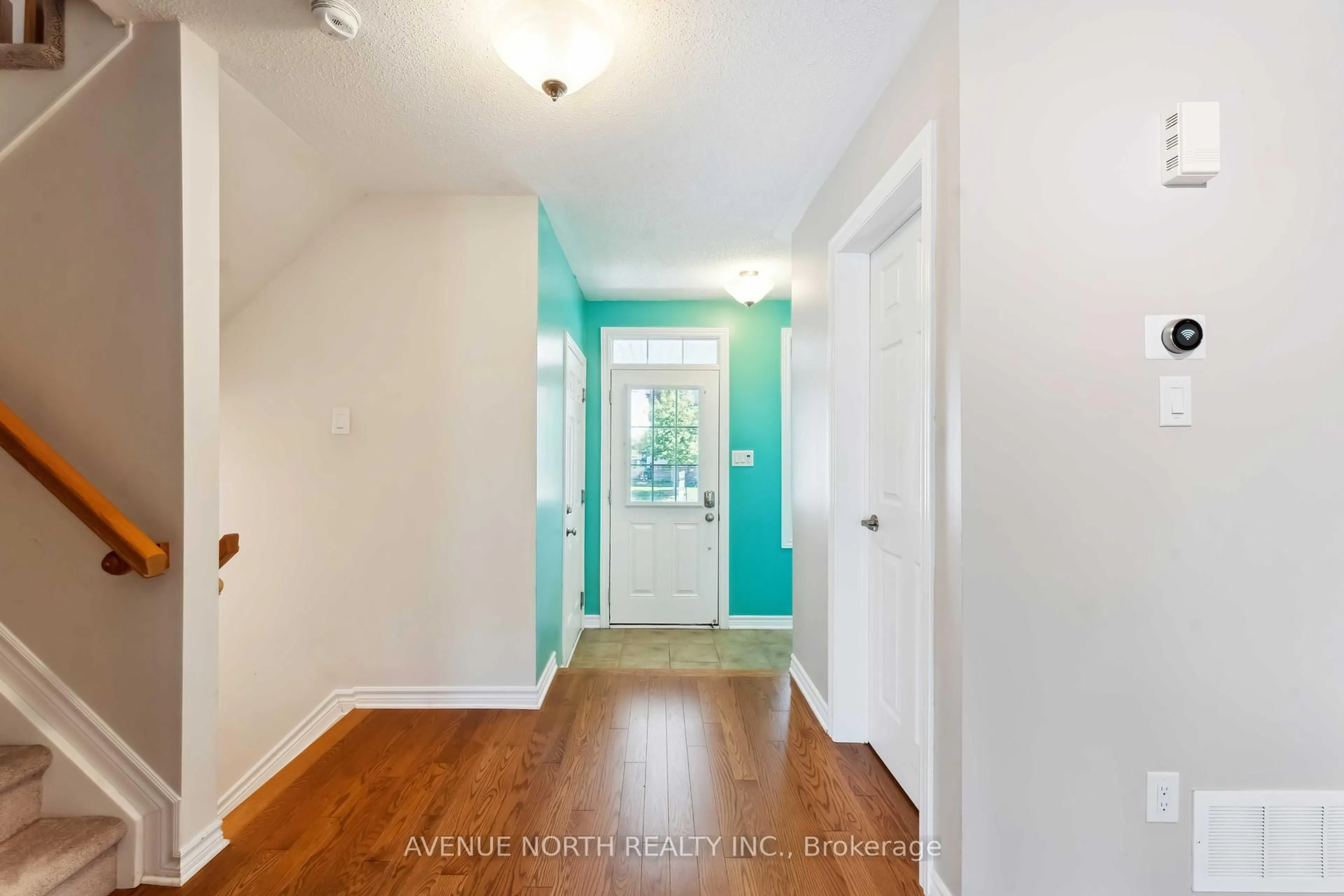Indoor entryway for 762 Mayfly Cres, Ottawa Ontario K2J 0T3