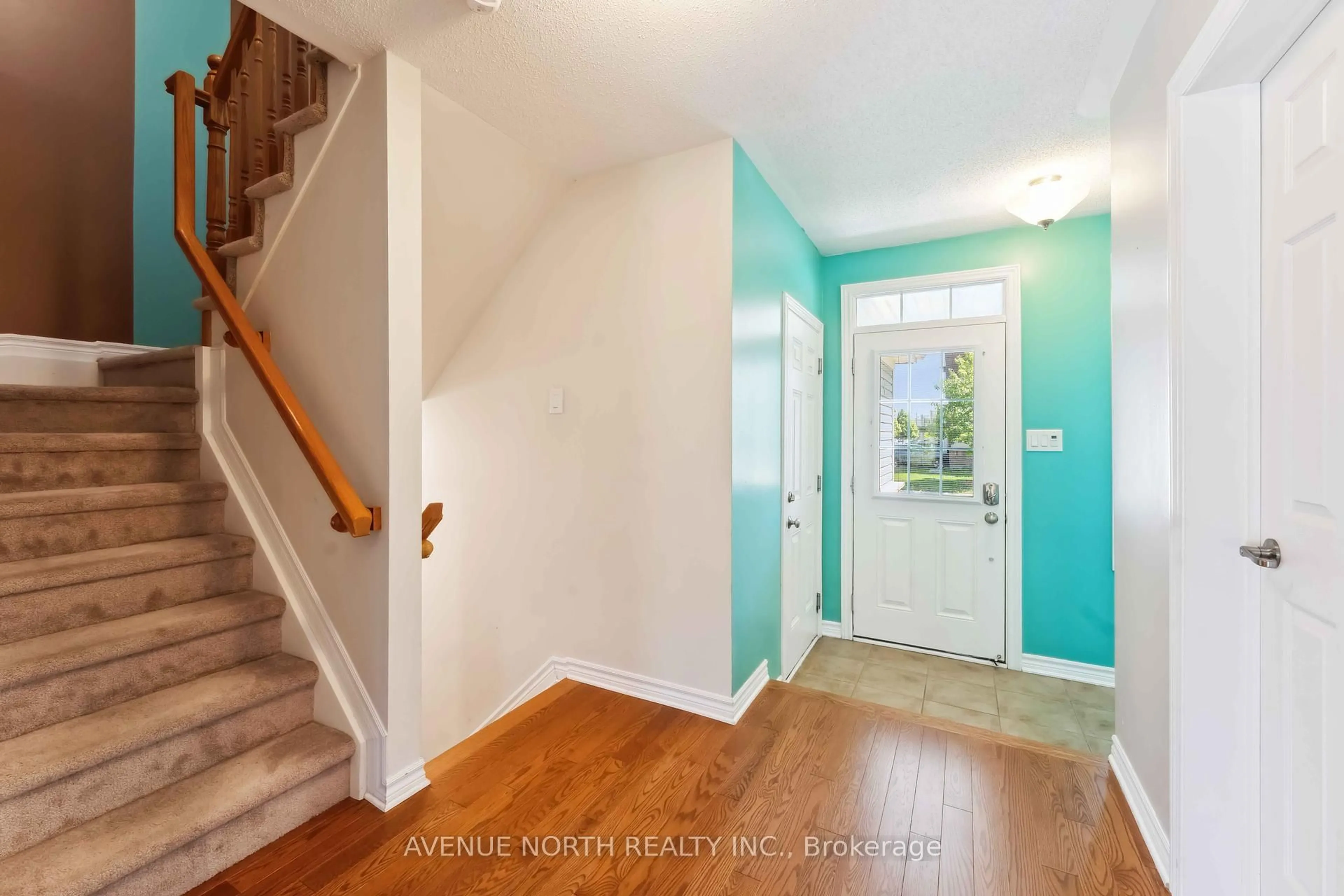 Indoor entryway for 762 Mayfly Cres, Ottawa Ontario K2J 0T3