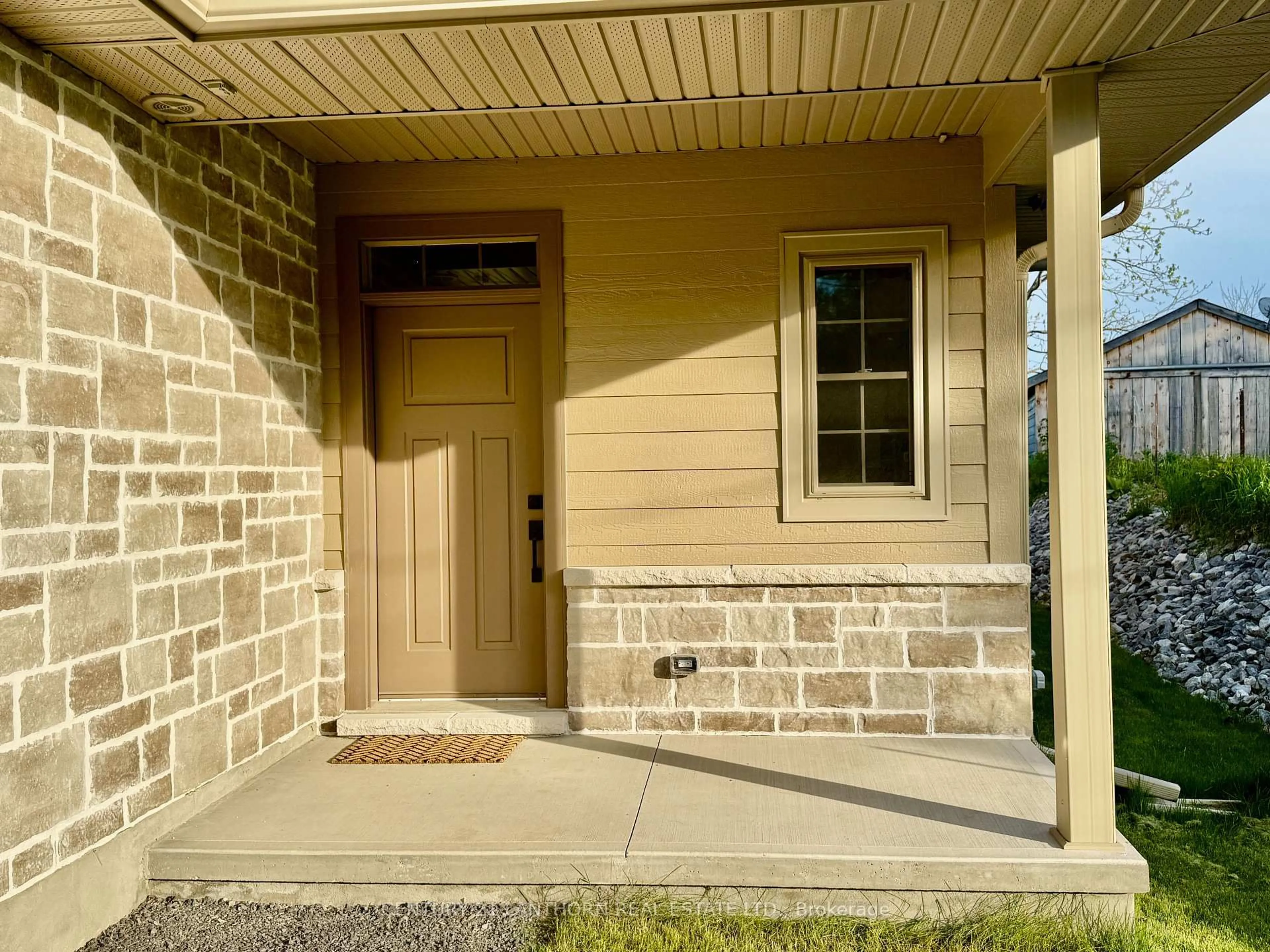 Indoor entryway for 75 Seymour St, Madoc Ontario K0K 2K0