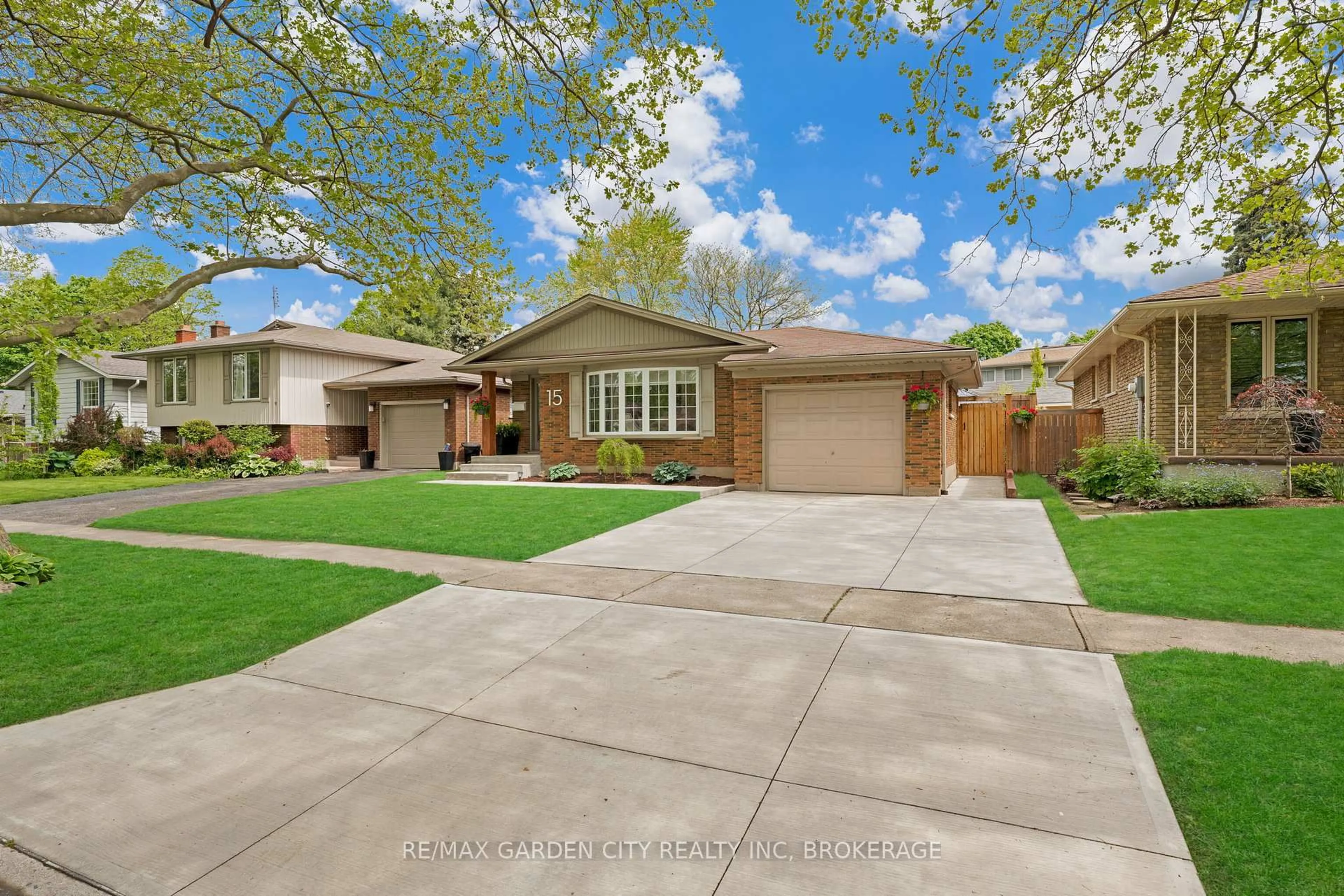 Home with brick exterior material, street for 15 Kimbermount Dr, St. Catharines Ontario L2N 5V7