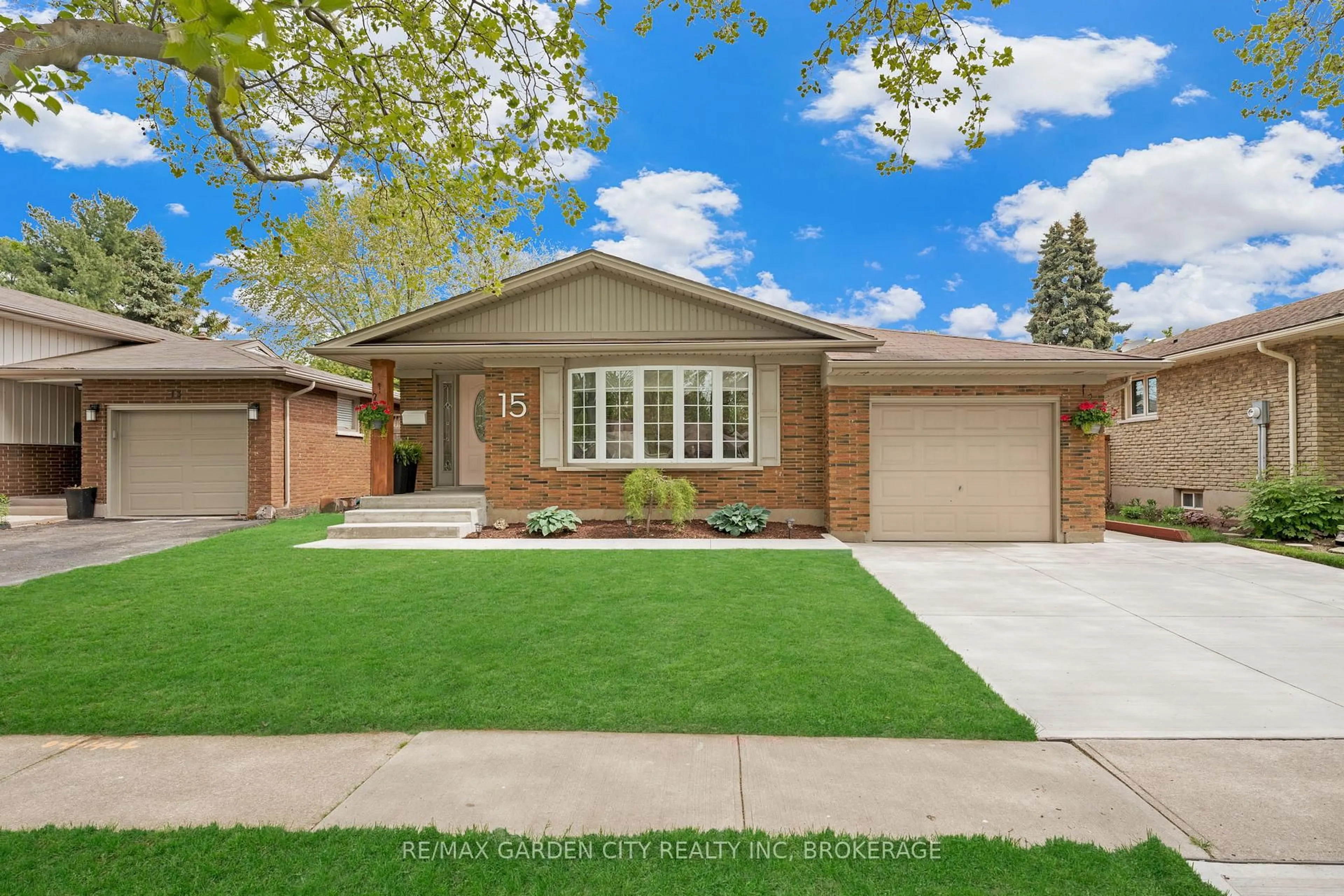 Home with brick exterior material, street for 15 Kimbermount Dr, St. Catharines Ontario L2N 5V7