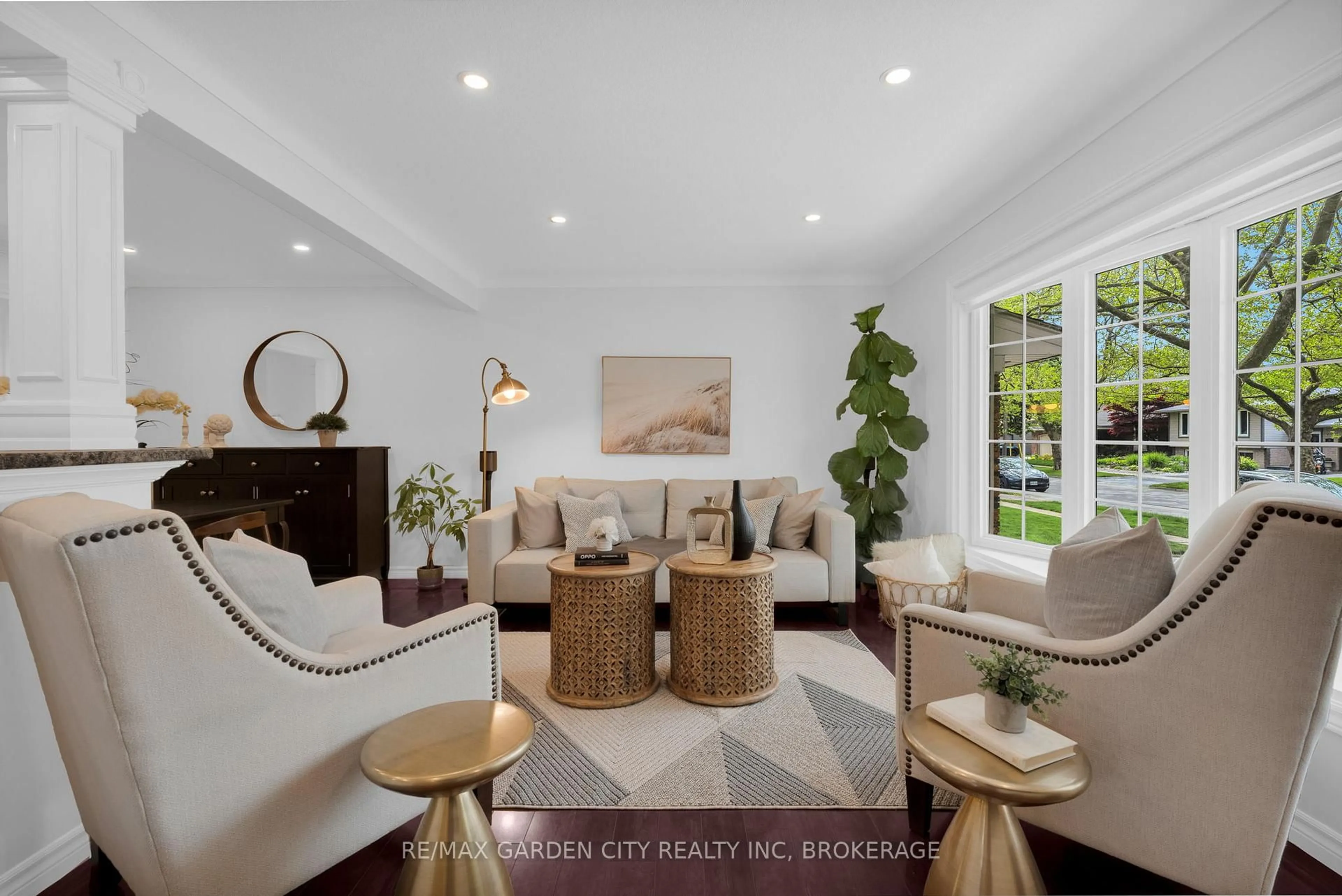 Living room with furniture, unknown for 15 Kimbermount Dr, St. Catharines Ontario L2N 5V7