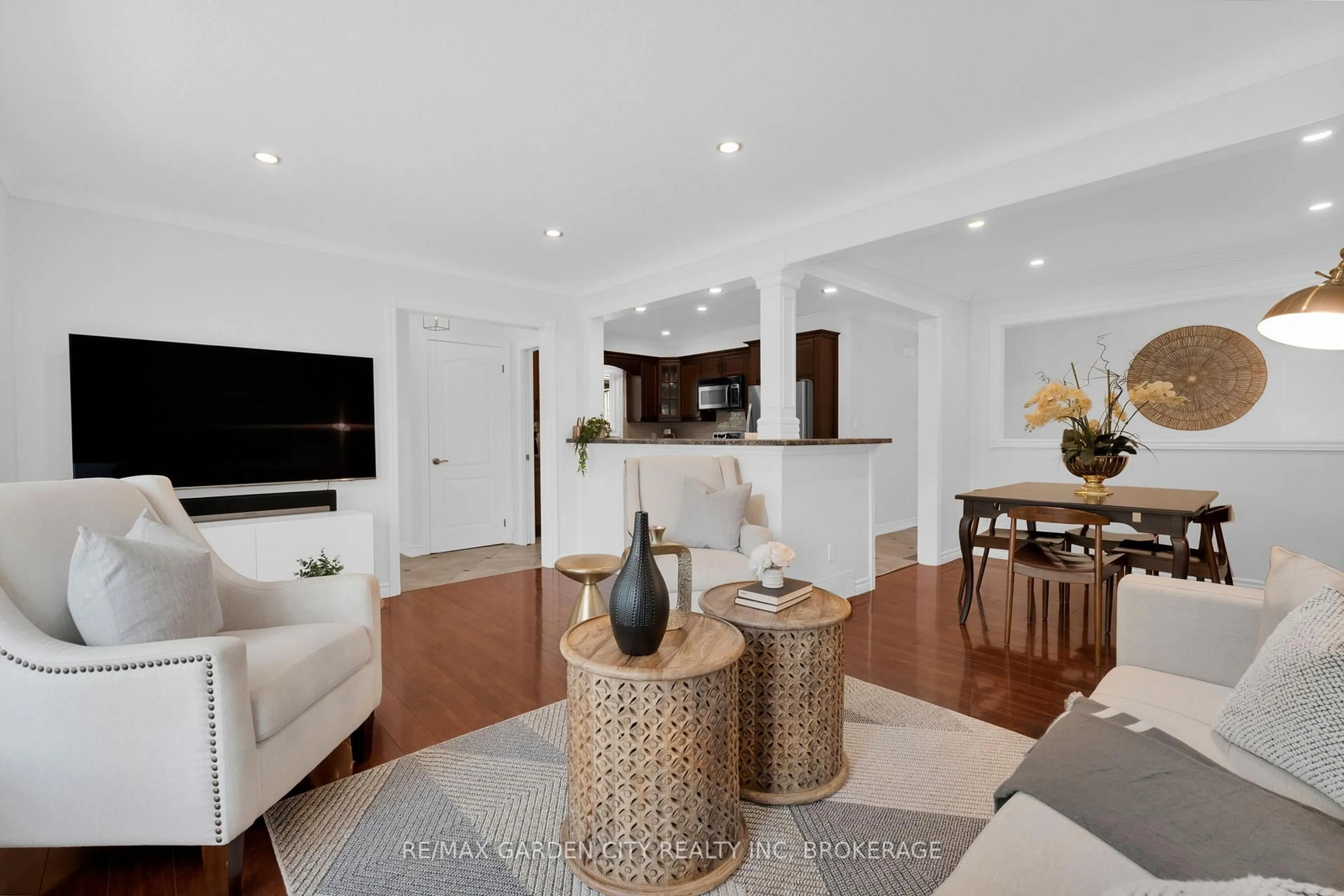 Living room with furniture, unknown for 15 Kimbermount Dr, St. Catharines Ontario L2N 5V7