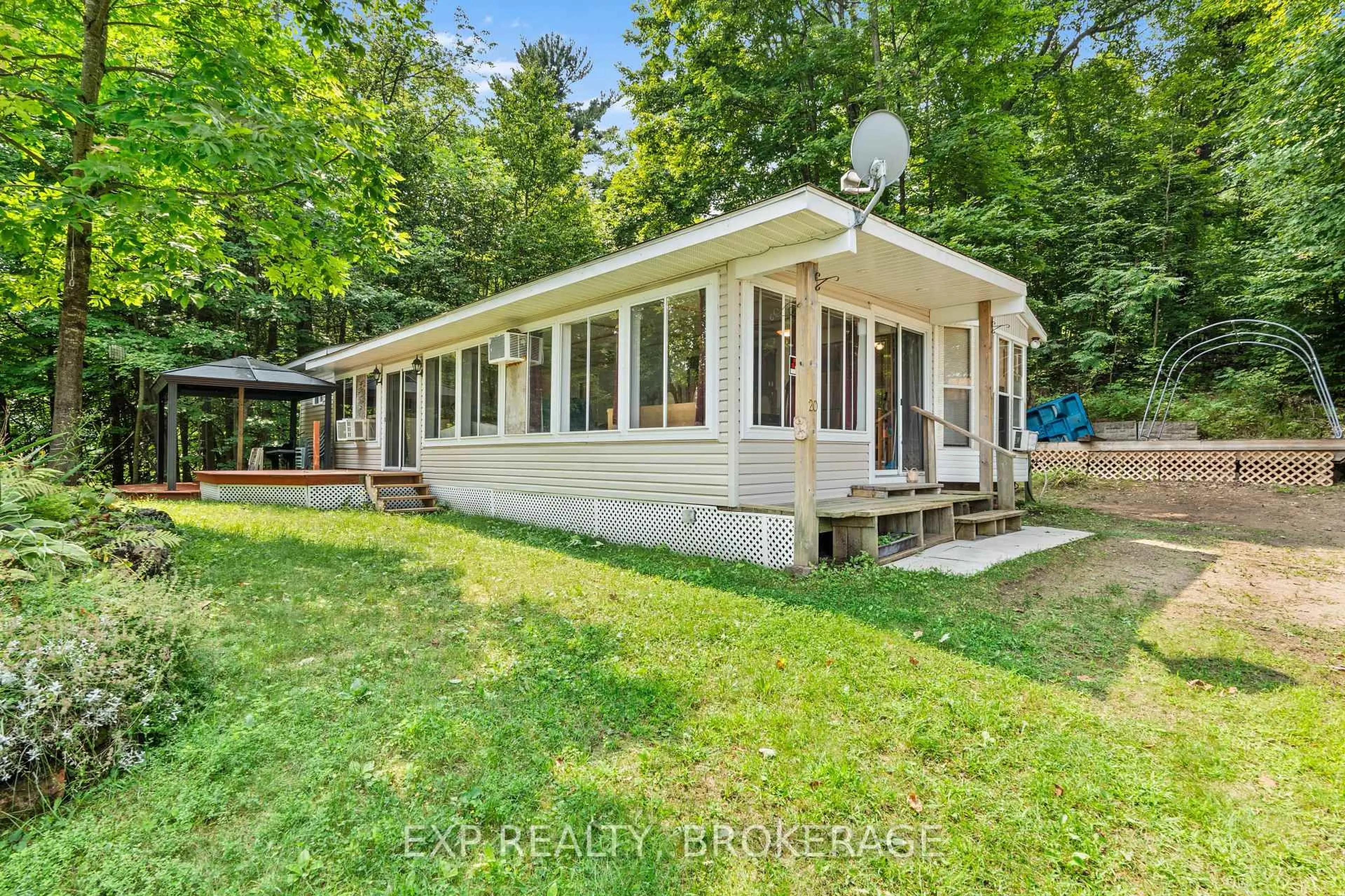 Home with vinyl exterior material, unknown for 9 GLENFORD Lane #20, Godfrey Ontario K0H 1T0