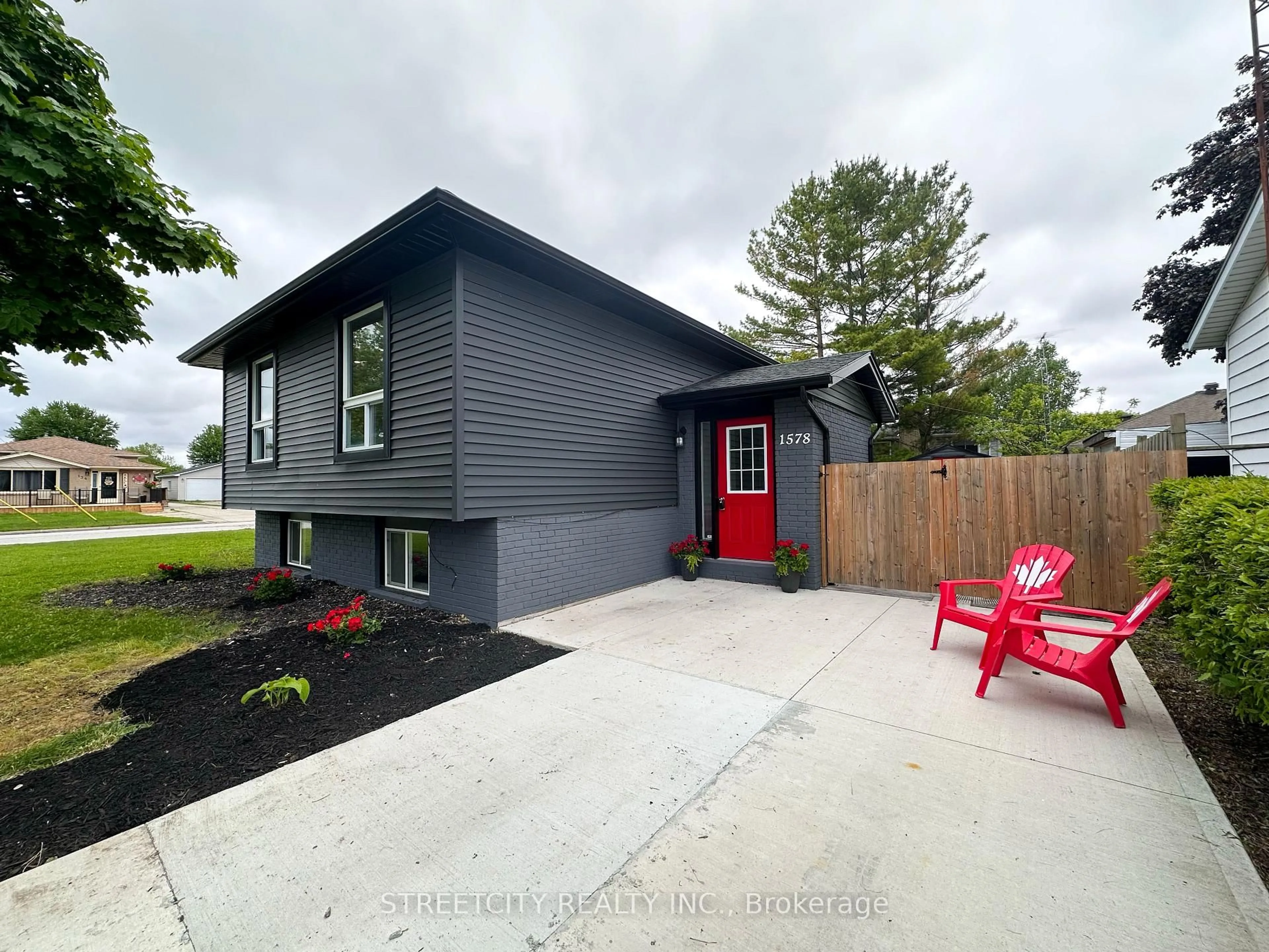 Home with brick exterior material, street for 1578 Councillors St, St. Clair Ontario N0N 1H0