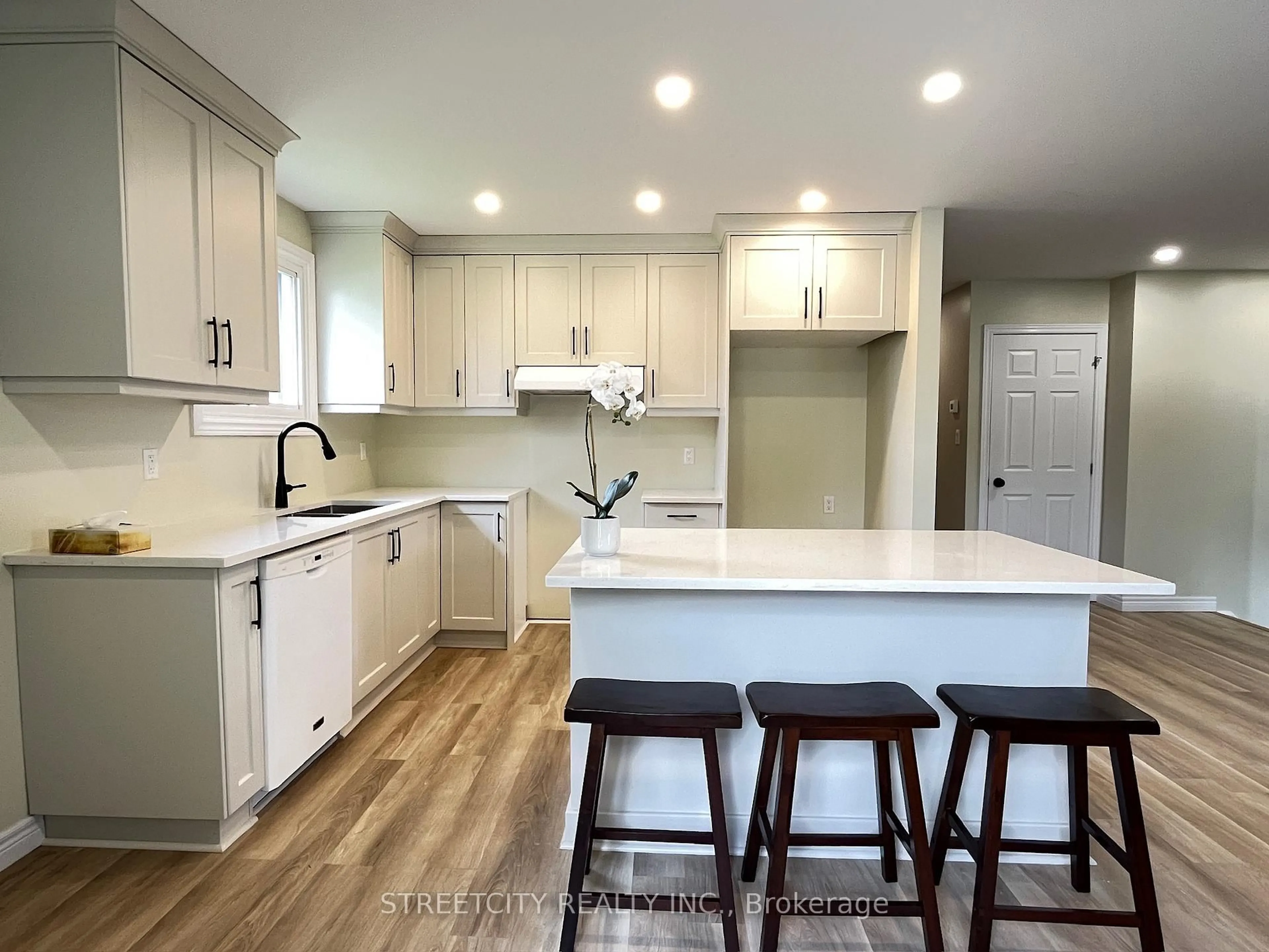 Open concept kitchen, unknown for 1578 Councillors St, St. Clair Ontario N0N 1H0