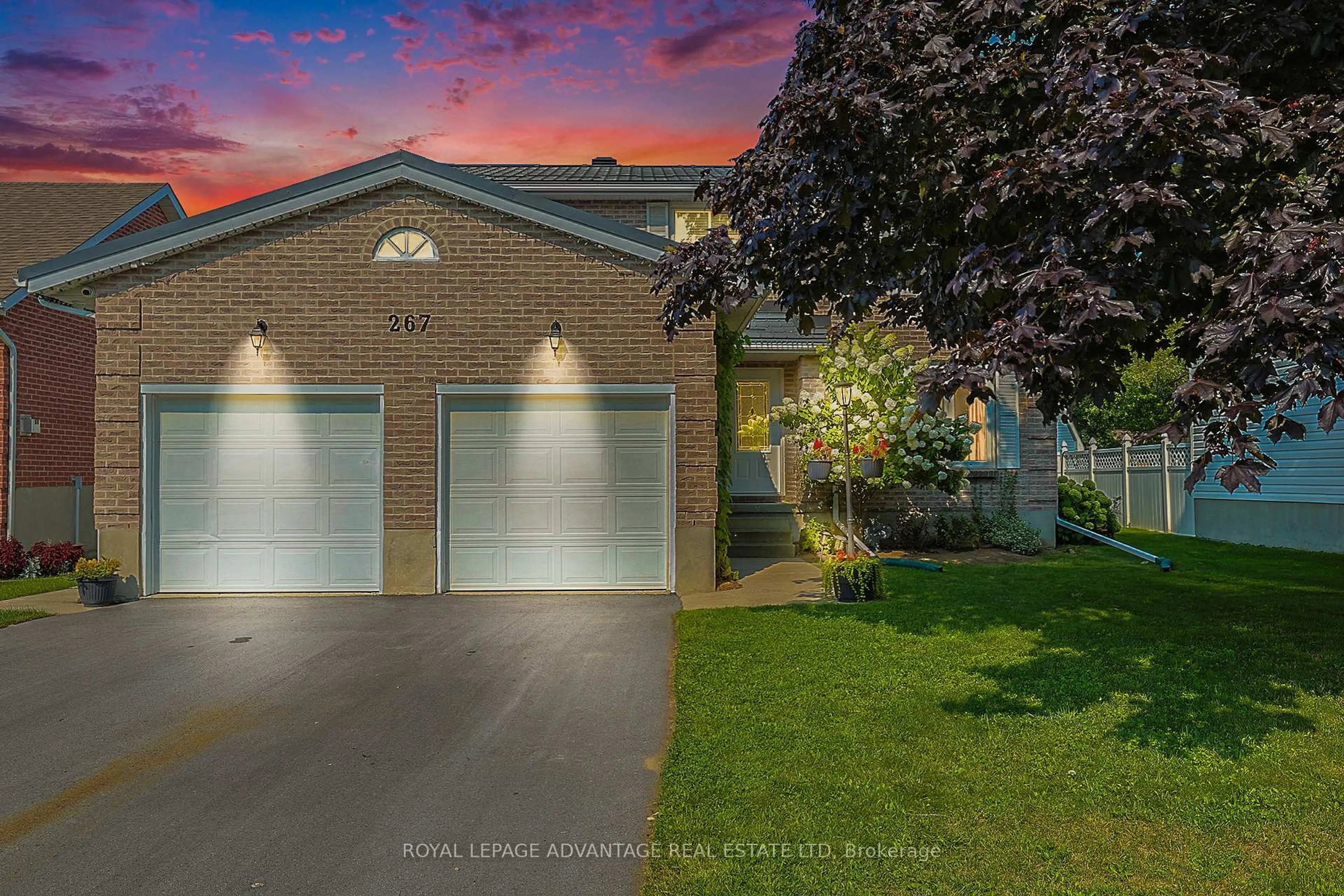 A pic from outside/outdoor area/front of a property/back of a property/a pic from drone, street for 267 WOOD Ave, Smiths Falls Ontario K7A 5H4