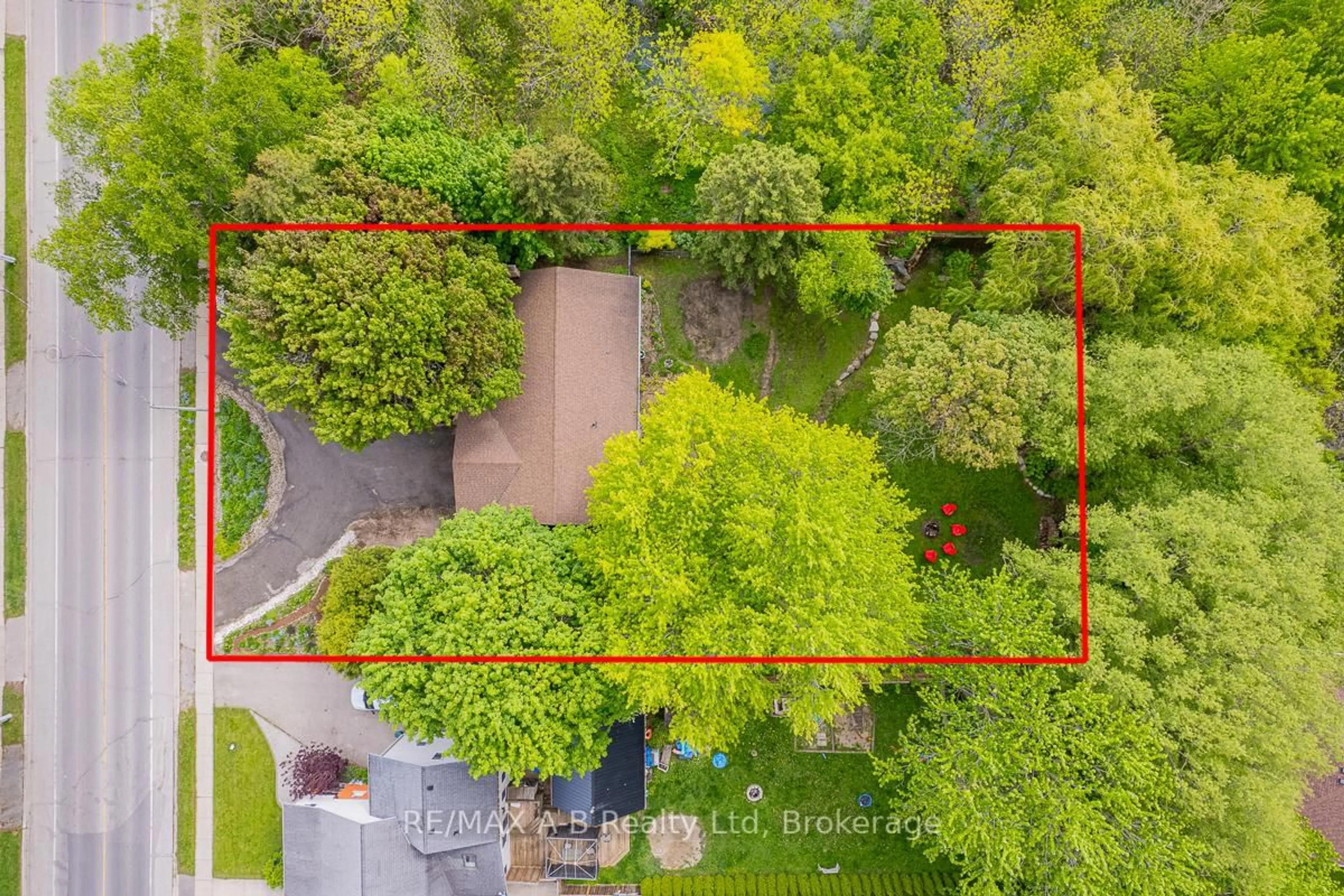 A pic from outside/outdoor area/front of a property/back of a property/a pic from drone, forest/trees view for 380 Mornington St, Stratford Ontario N5A 5G6