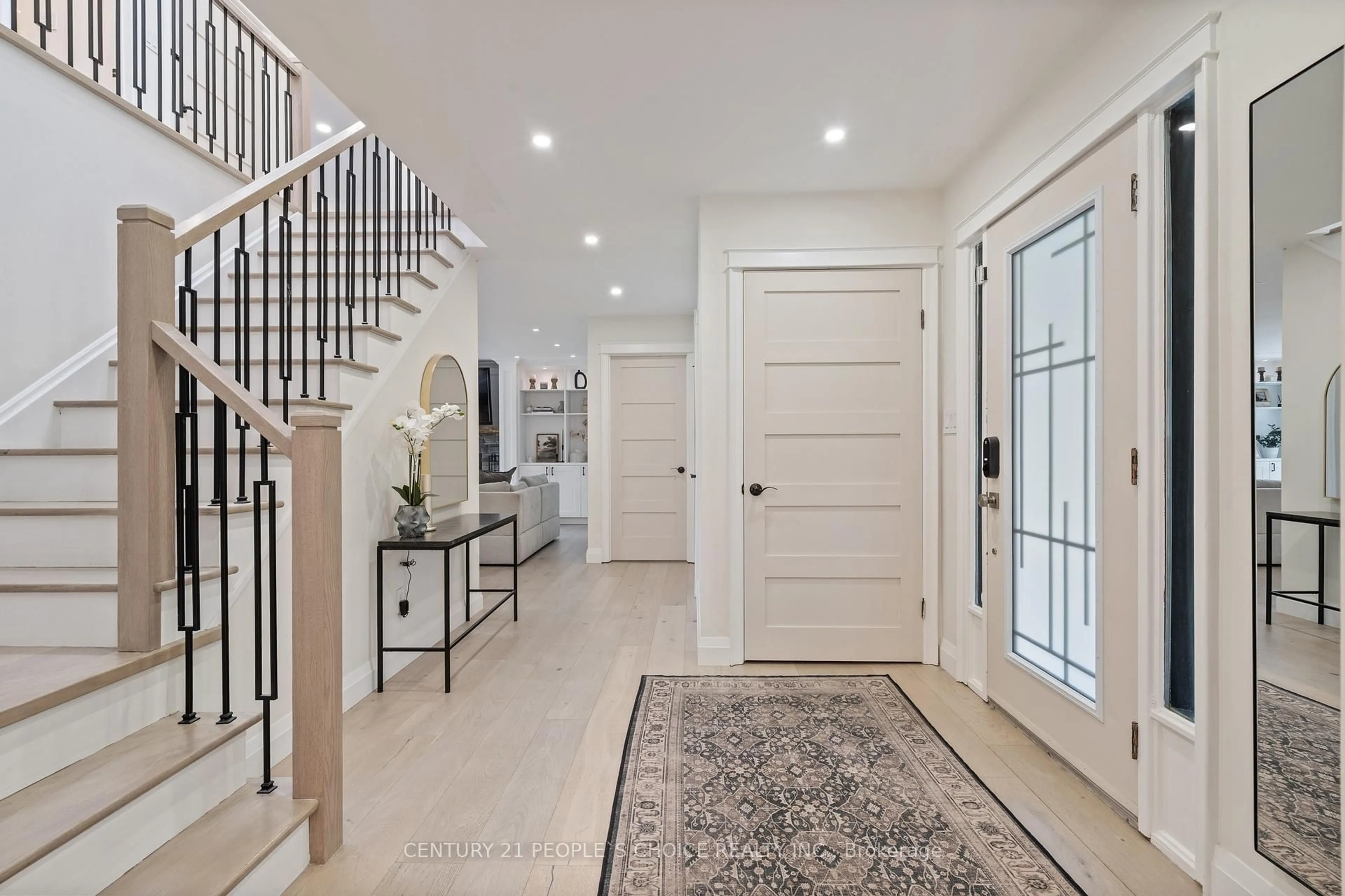 Indoor entryway for 7 Carl Cres, Hamilton Ontario L0R 2H4