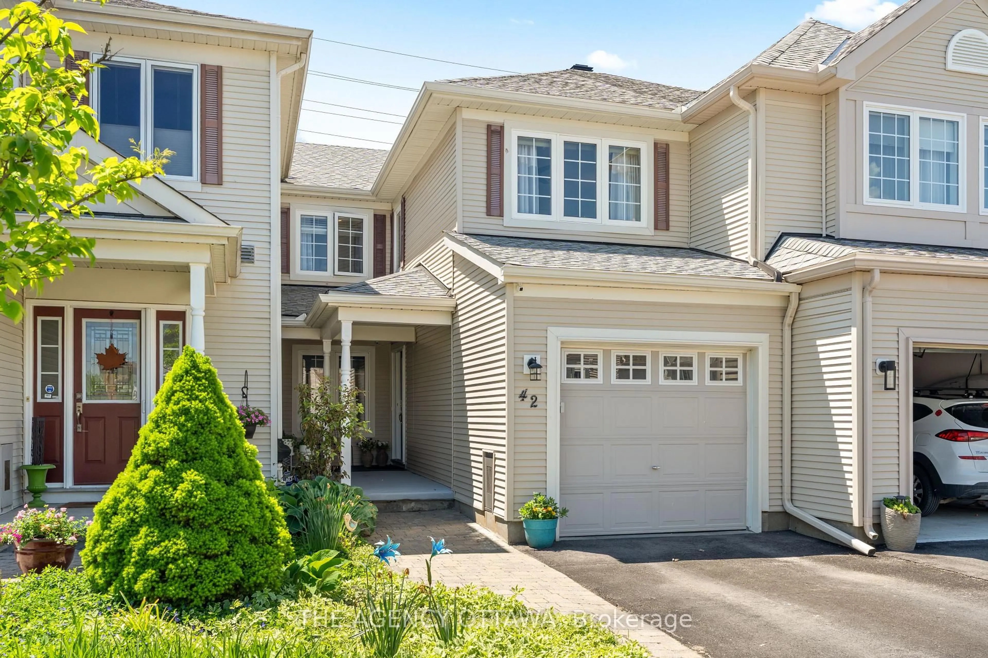 Home with vinyl exterior material, street for 42 Kirkstone Private, Ottawa Ontario K2J 5E7
