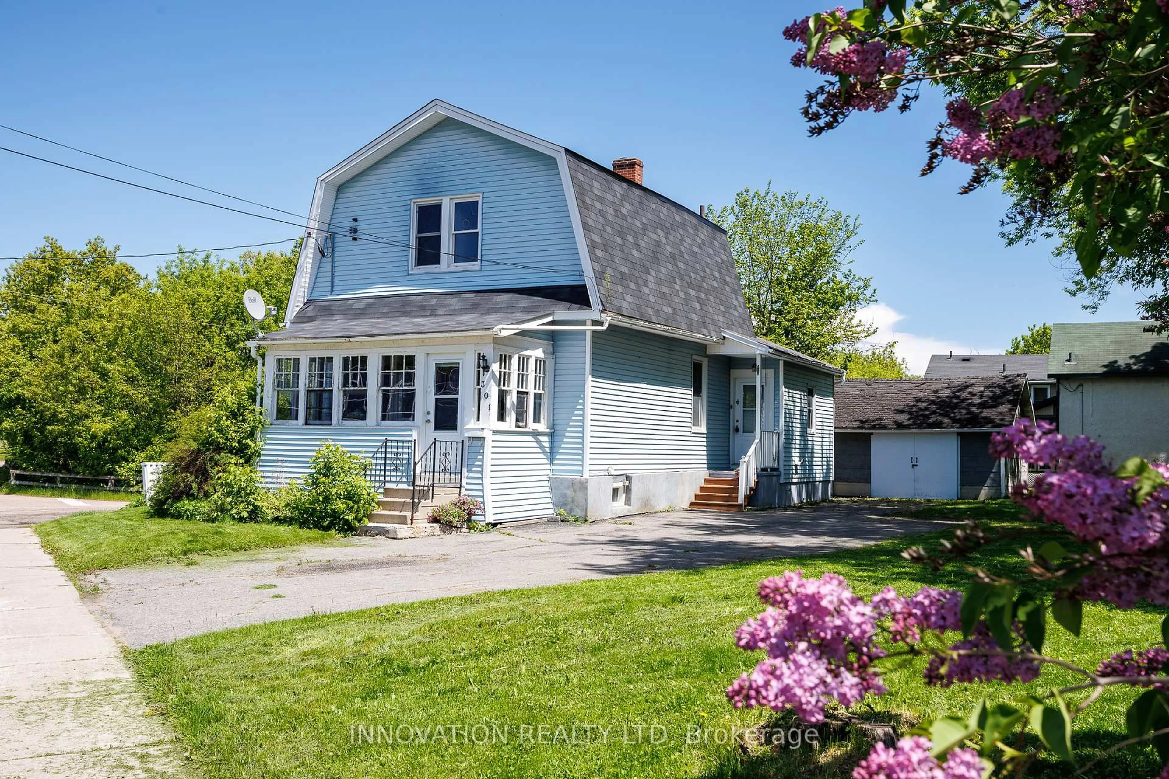 A pic from outside/outdoor area/front of a property/back of a property/a pic from drone, street for 301 Sidney Ave, Renfrew Ontario K7V 2X4