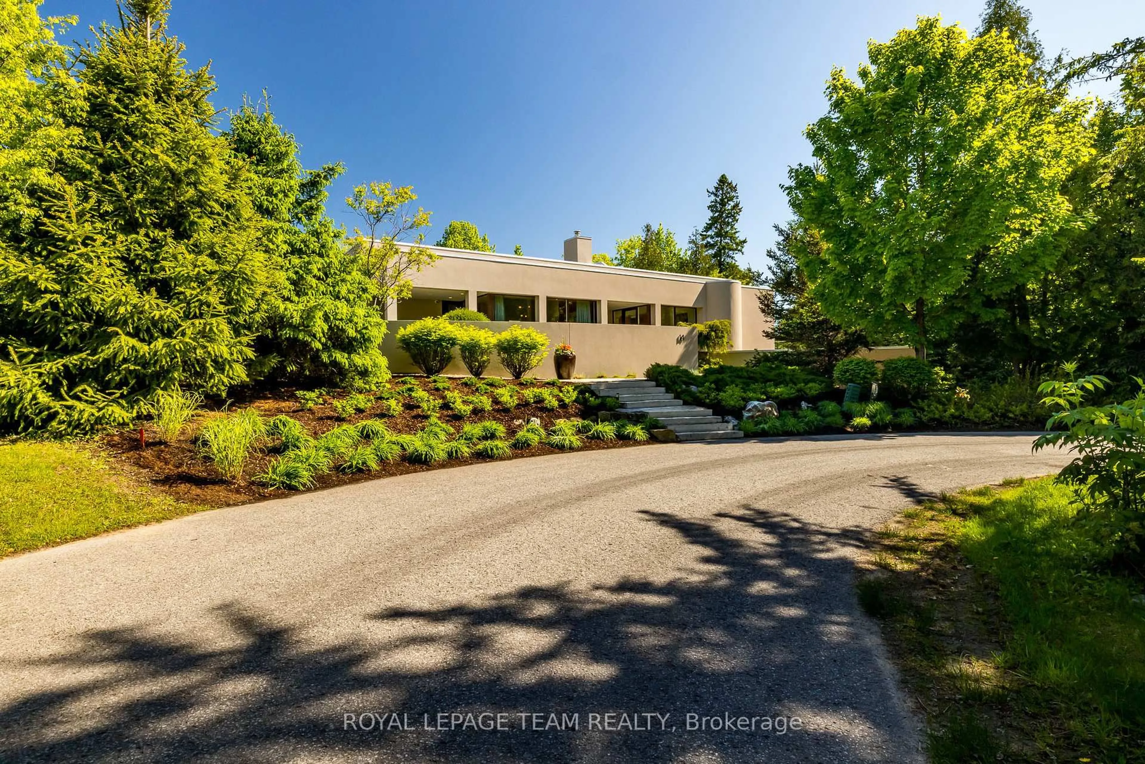 A pic from outside/outdoor area/front of a property/back of a property/a pic from drone, unknown for 14 Kanata Rockeries Private, Ottawa Ontario K2K 3P4