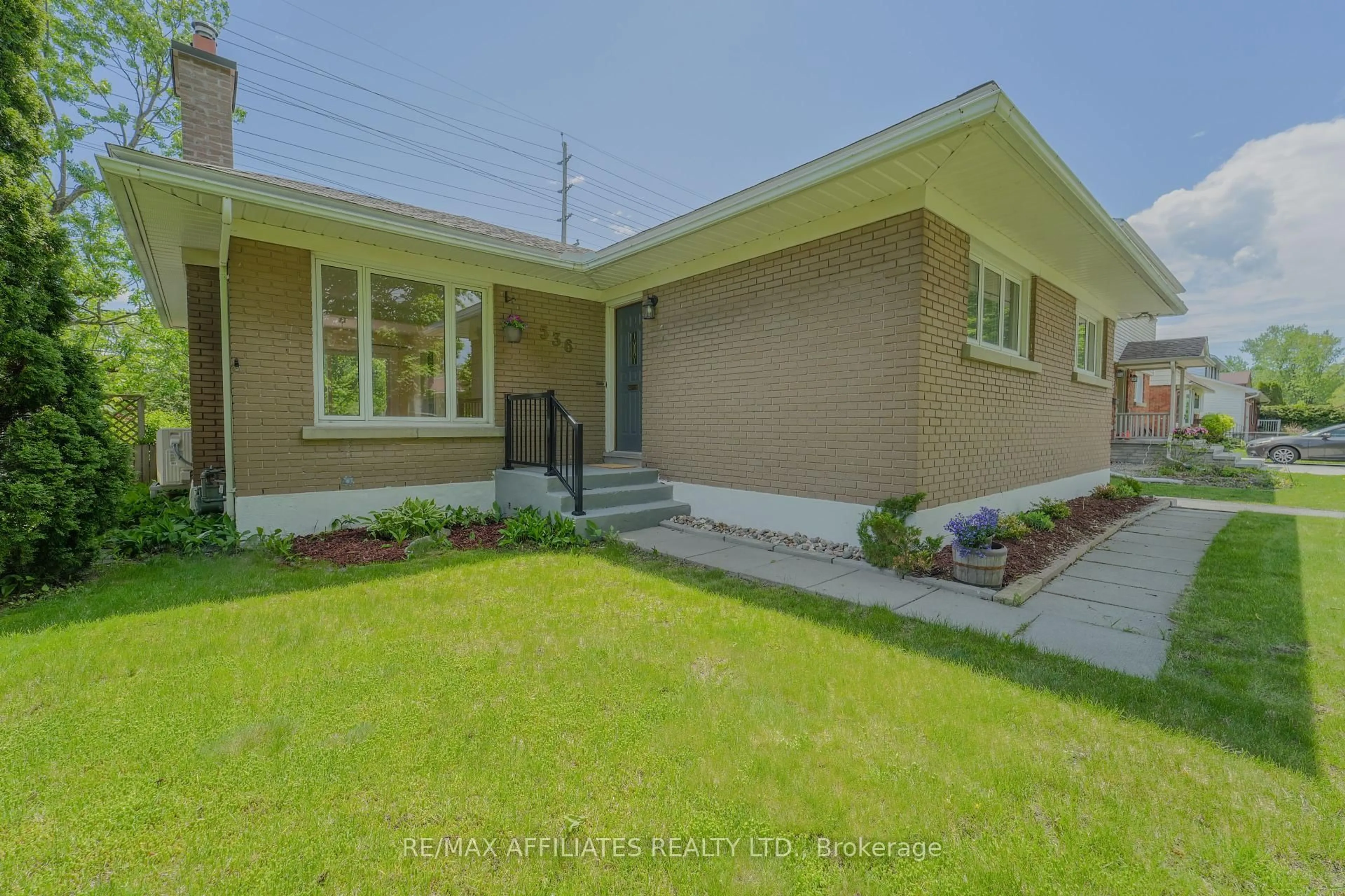 Unknown for 536 Browning Ave, Ottawa Ontario K1G 0T4