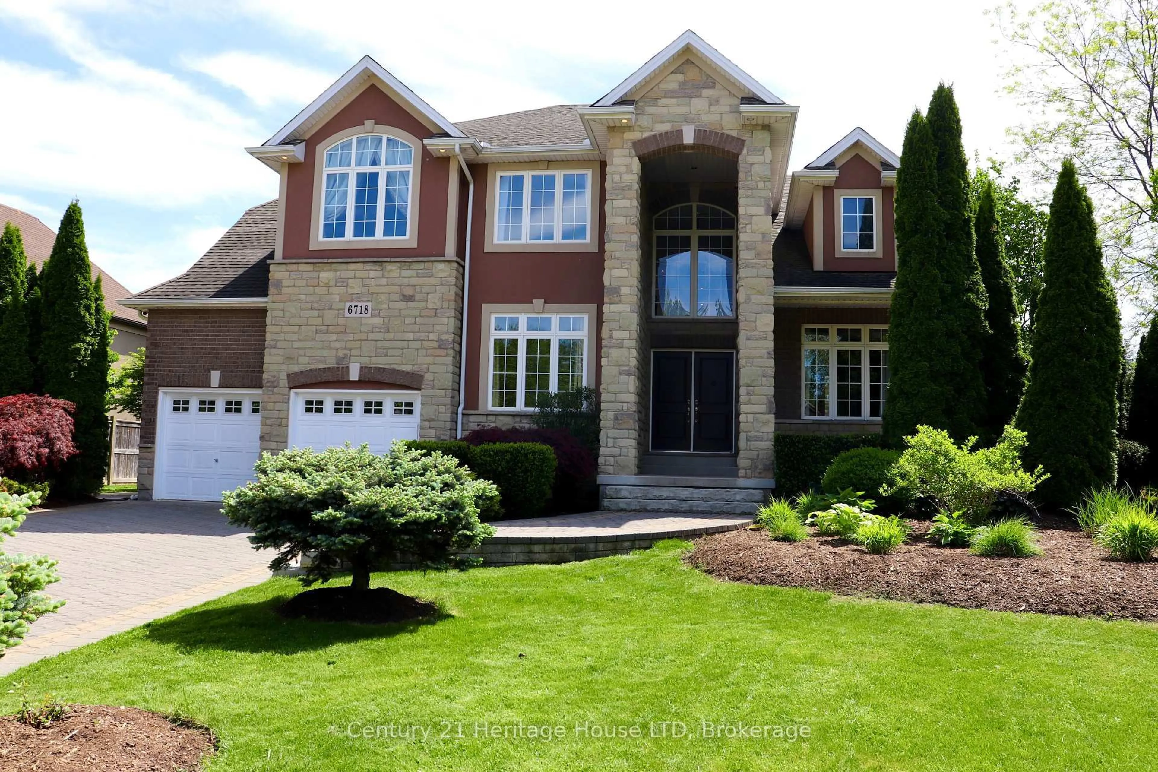 Home with brick exterior material, street for 6718 Domenic Cres, Niagara Falls Ontario L2J 4L5