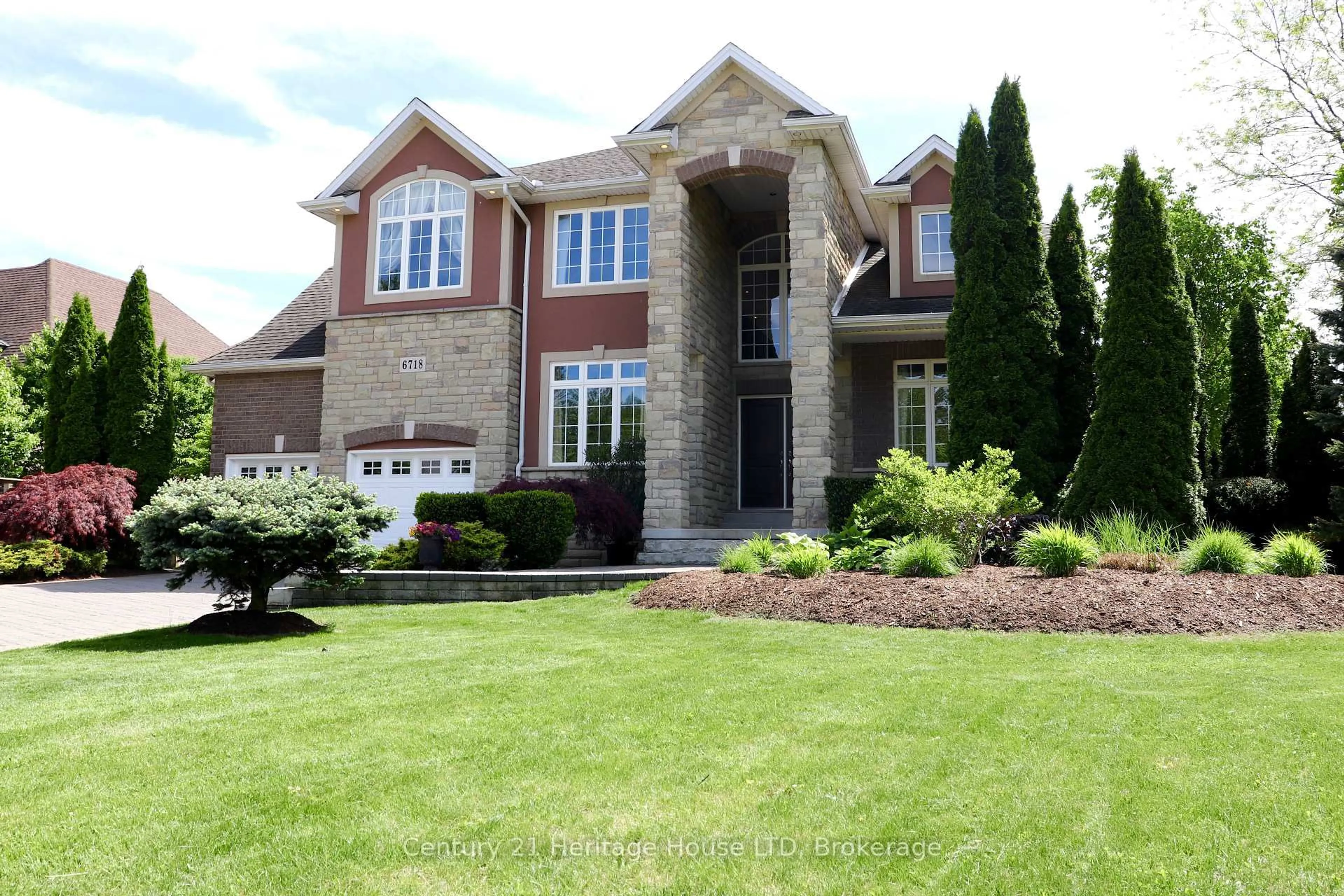 Home with brick exterior material, street for 6718 Domenic Cres, Niagara Falls Ontario L2J 4L5