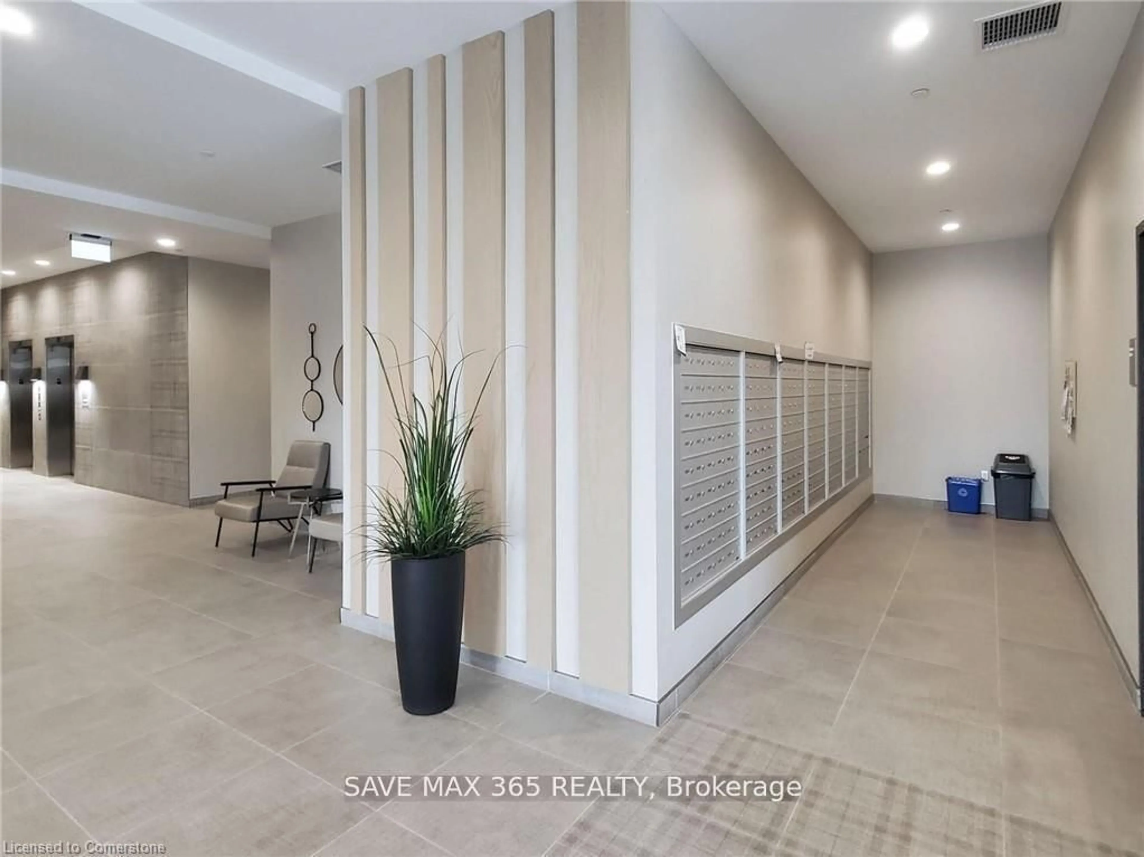Indoor foyer for 108 Garment St #1508, Kitchener Ontario N2G 2B3