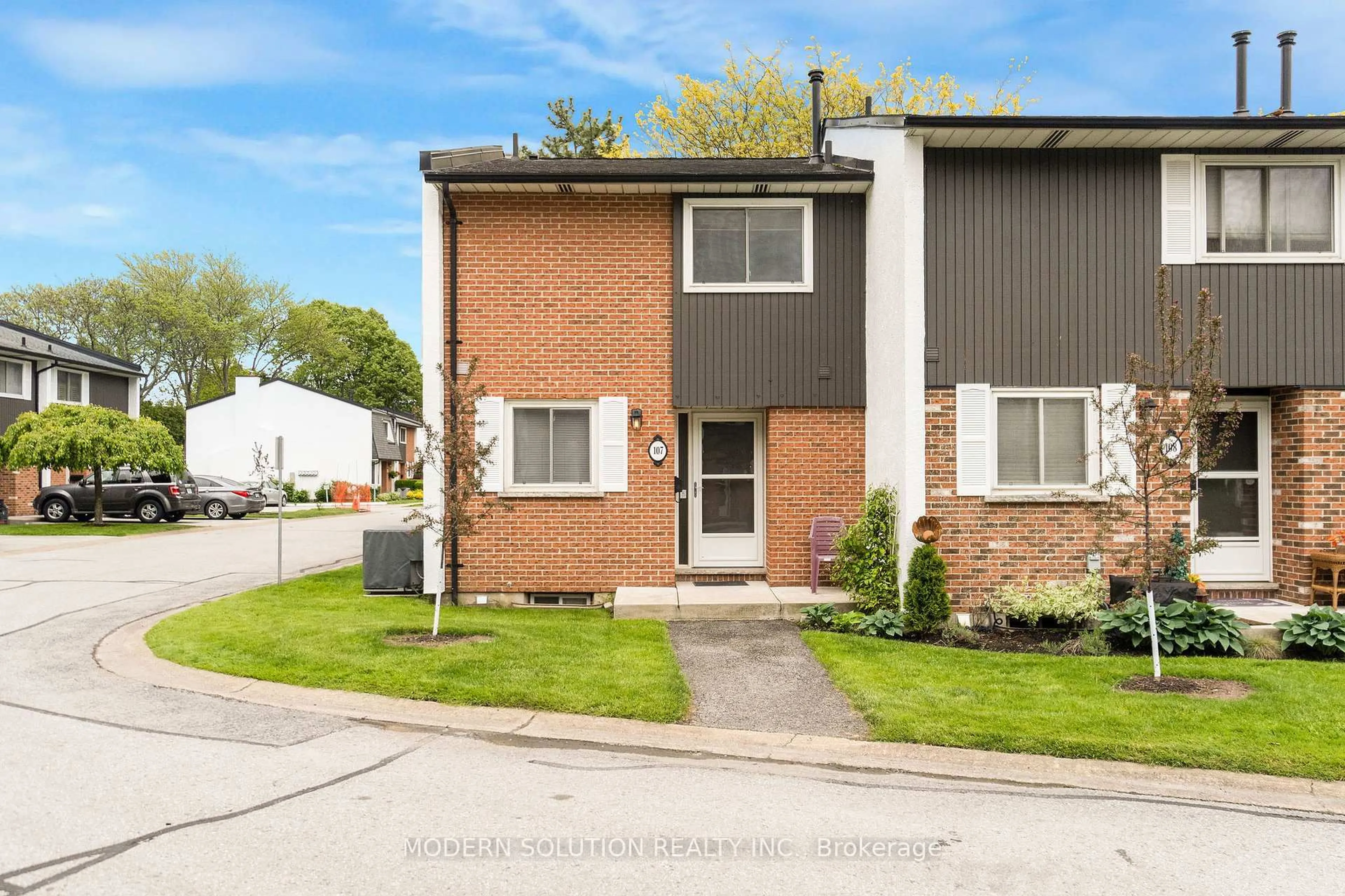 Home with brick exterior material, street for 77 Linwell Rd #107, St. Catharines Ontario L2N 6R1