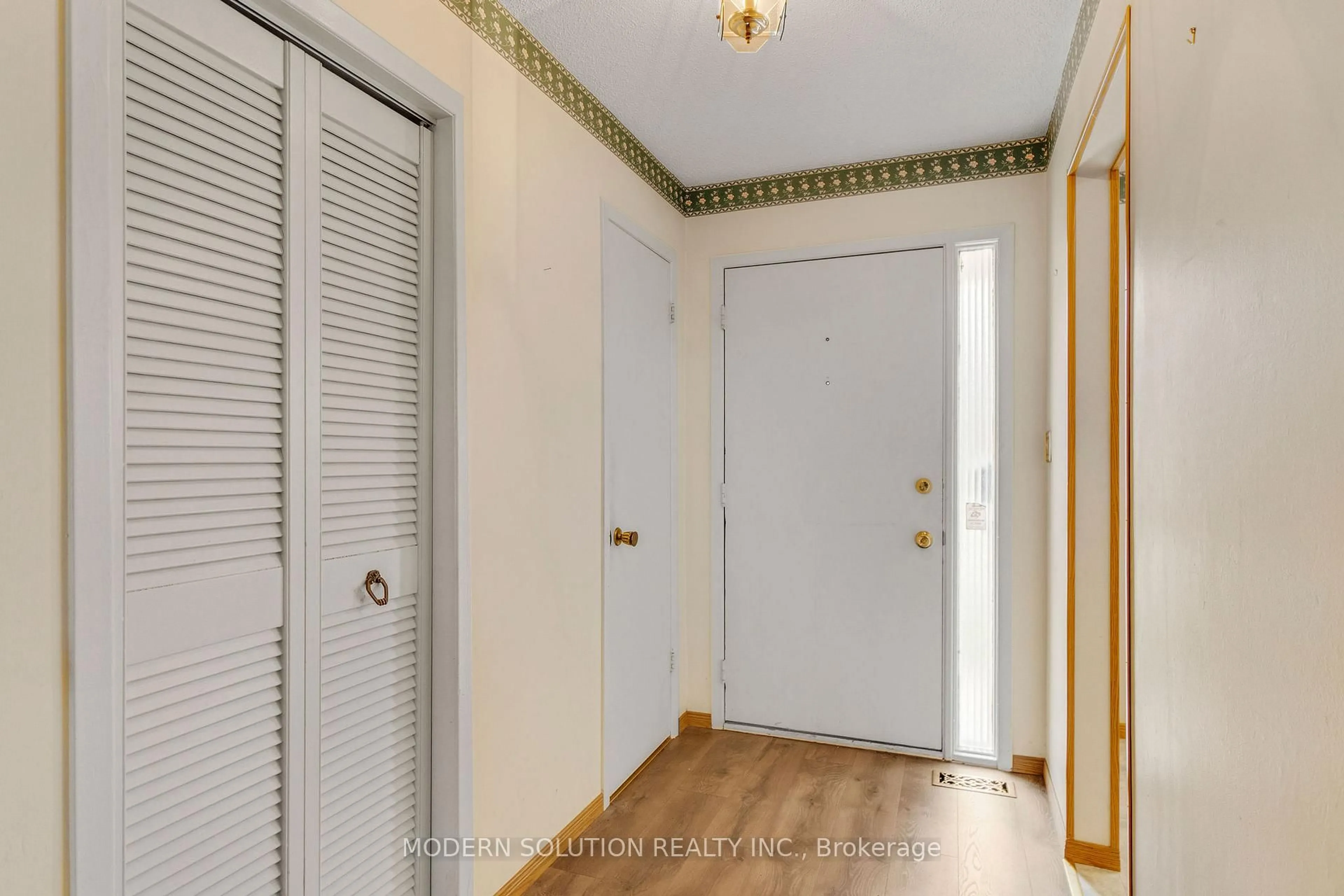 Indoor entryway for 77 Linwell Rd #107, St. Catharines Ontario L2N 6R1
