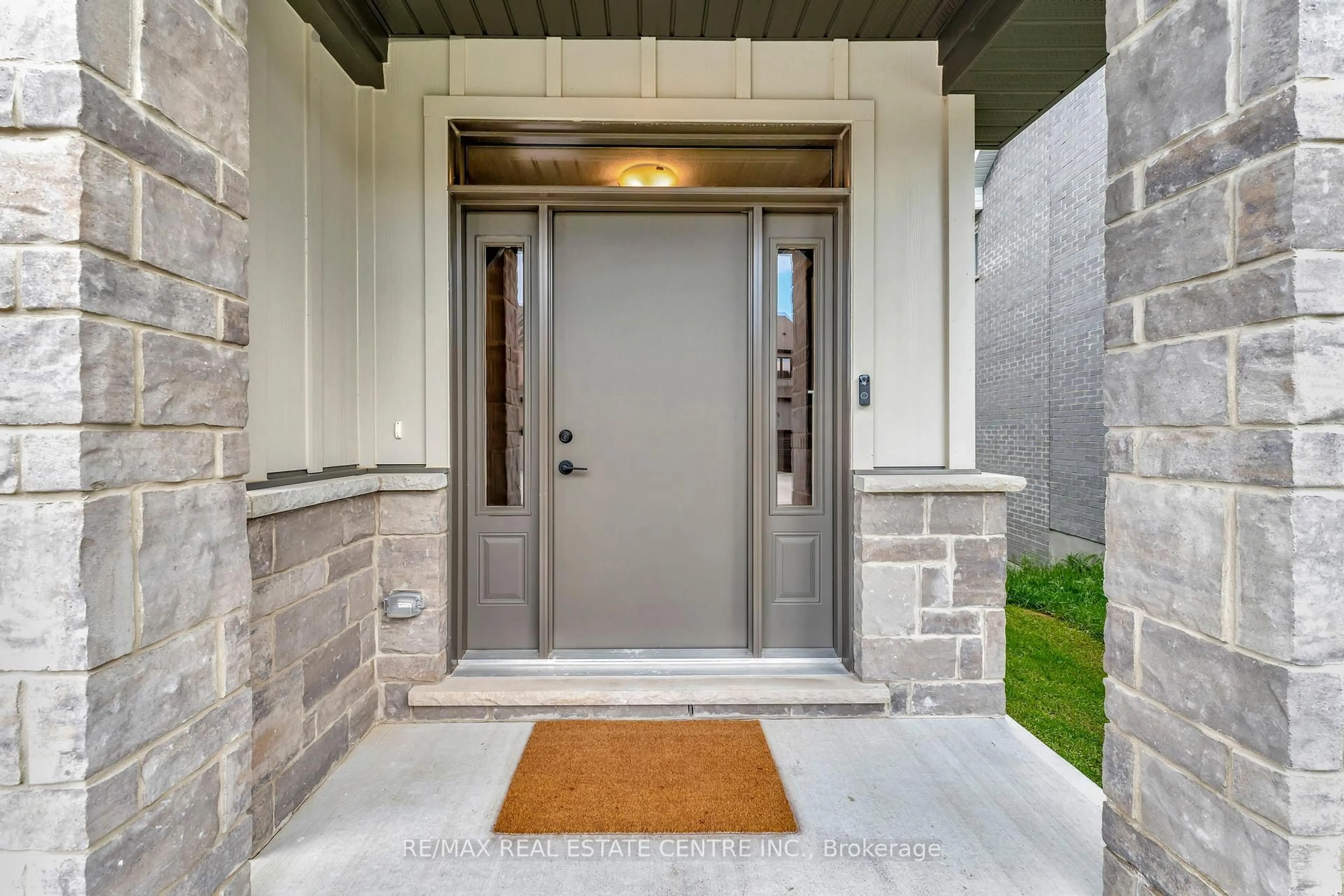 Indoor entryway for 32 Faith St #6, Cambridge Ontario N1T 0E8