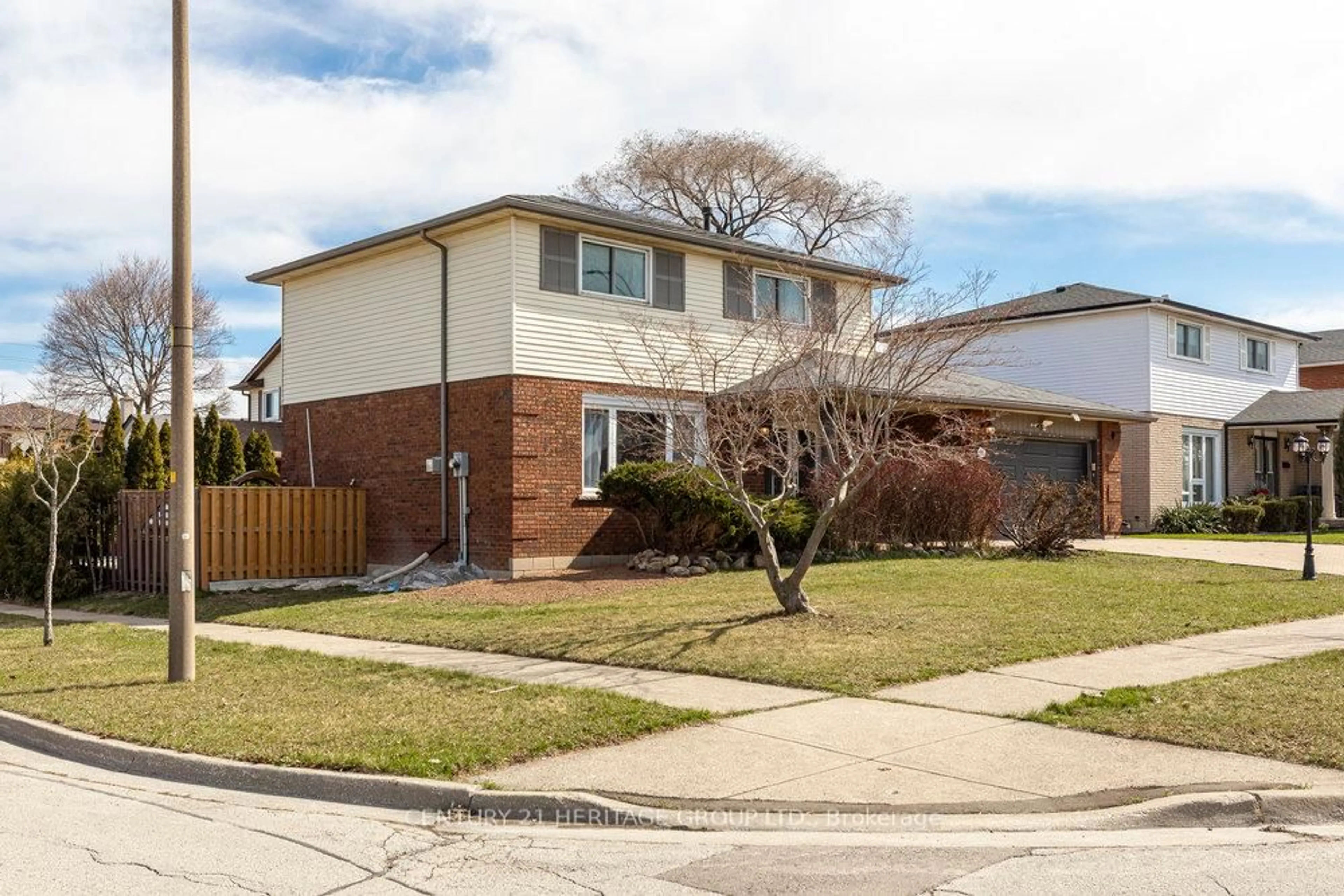 Home with brick exterior material, street for 66 Seaton Place Dr, Hamilton Ontario L8E 4B1