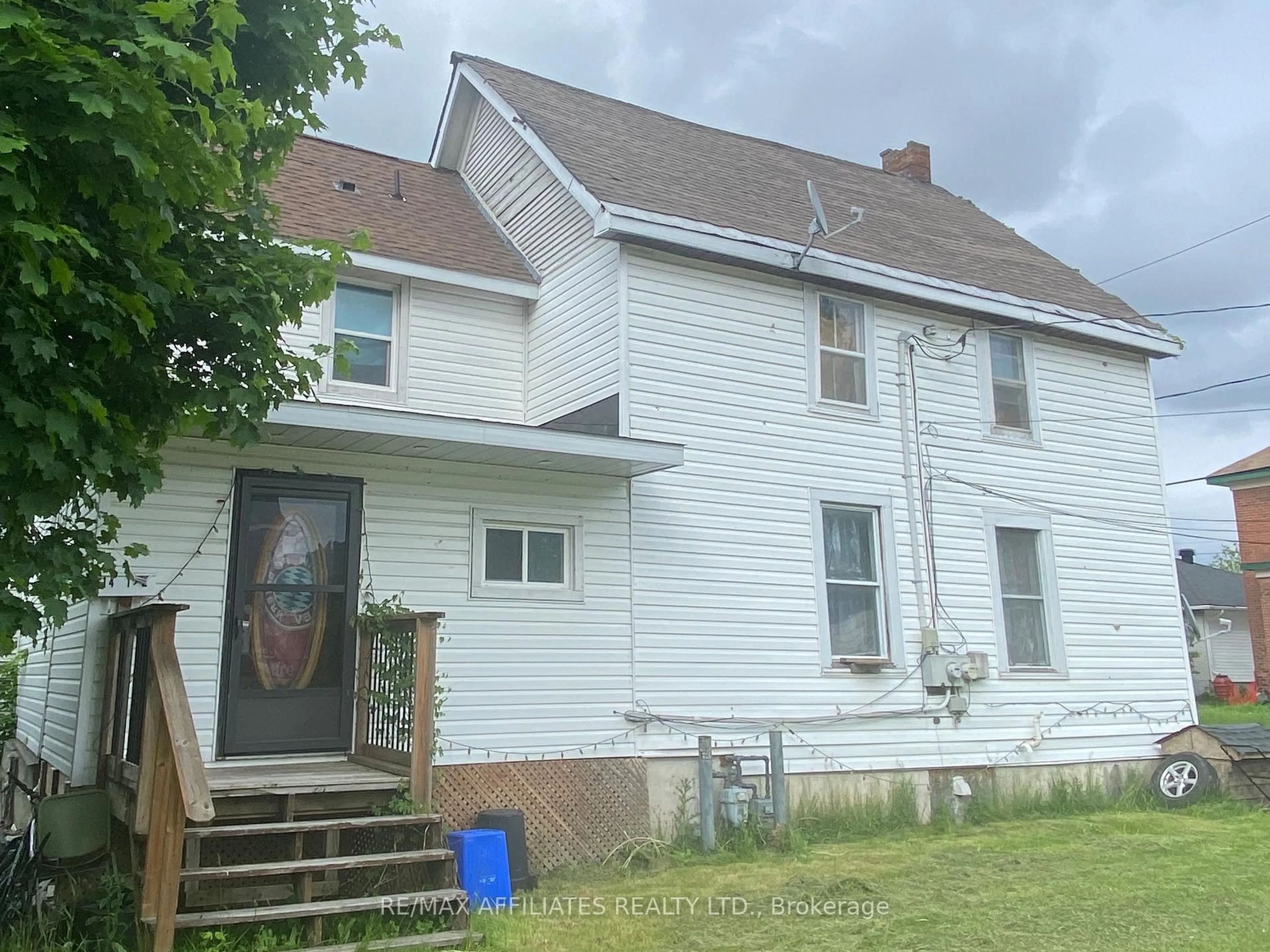 Unknown for 14 Lanark St, Smiths Falls Ontario K7A 1K6