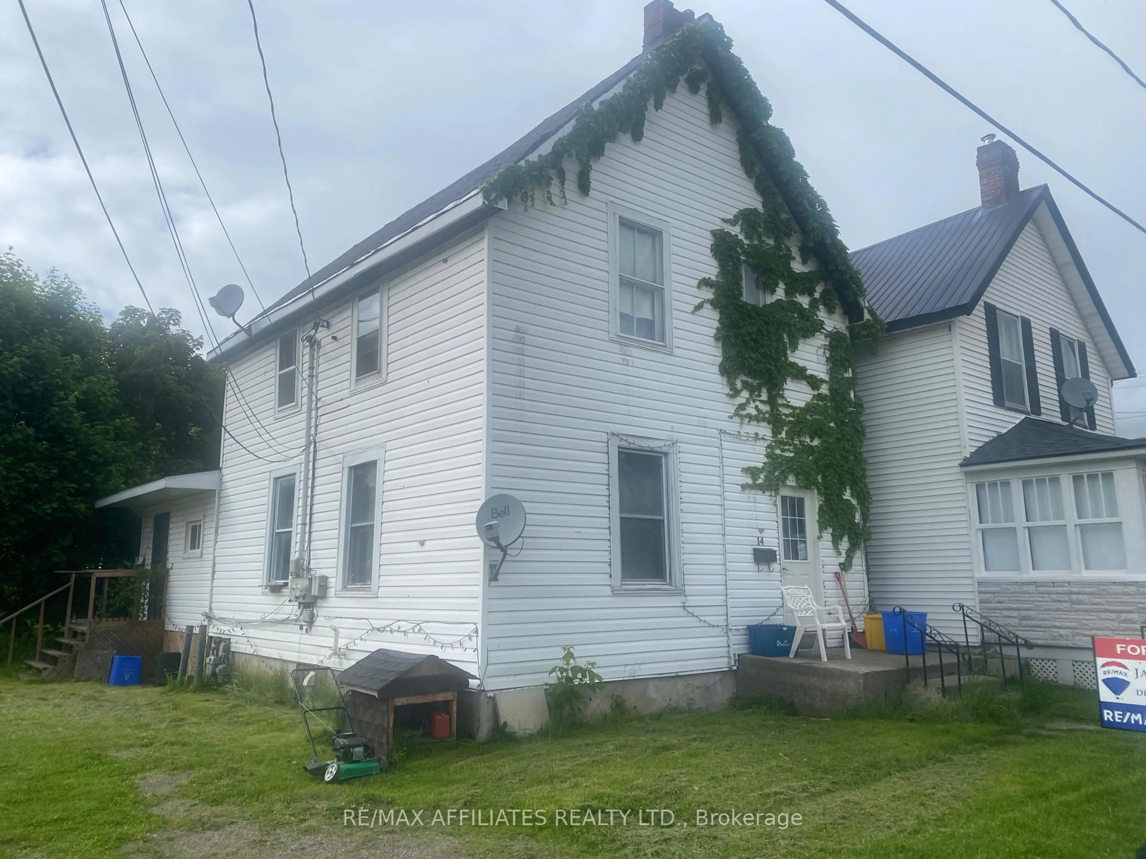 Unknown for 14 Lanark St, Smiths Falls Ontario K7A 1K6