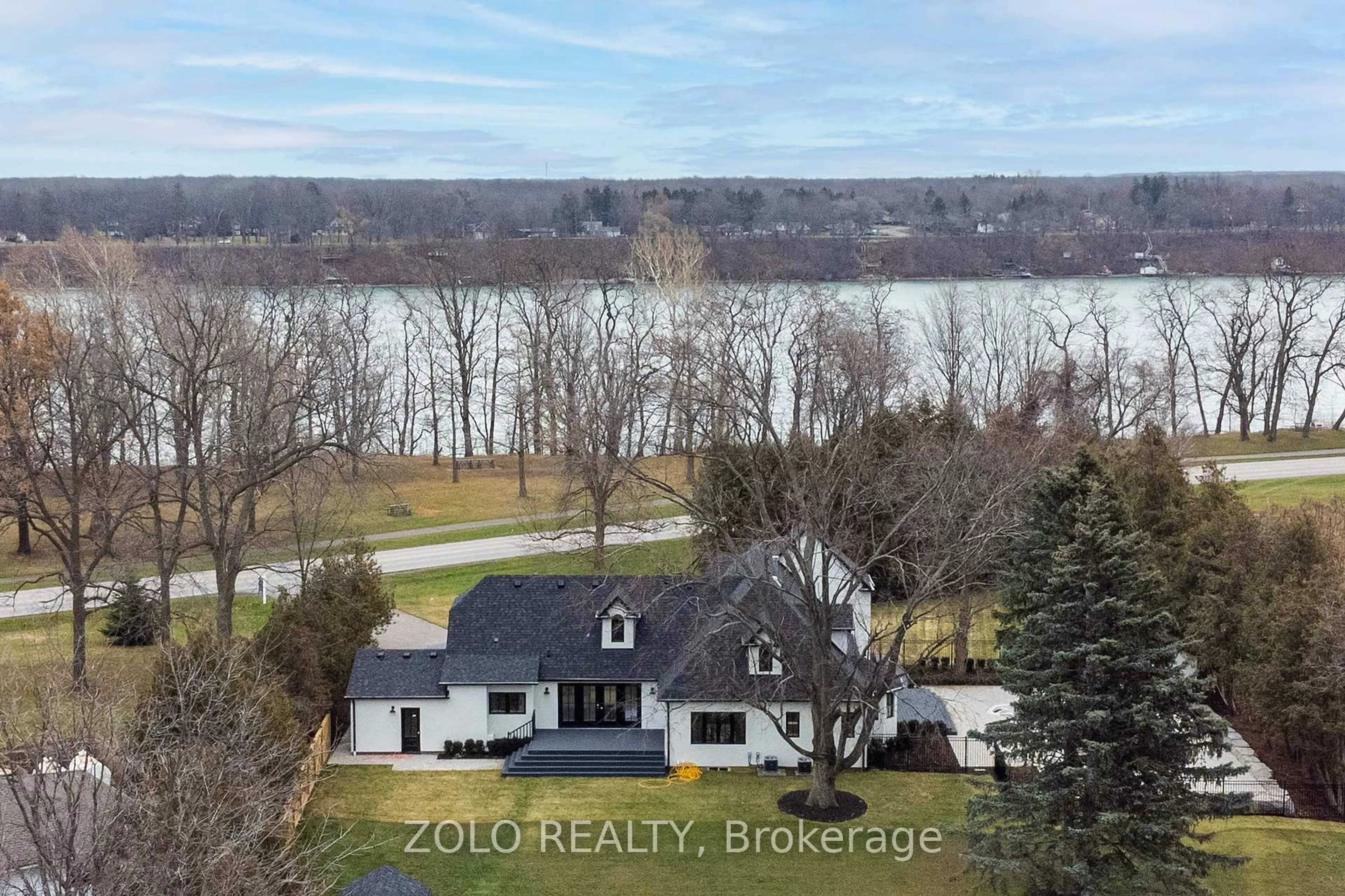 A pic from outside/outdoor area/front of a property/back of a property/a pic from drone, water/lake/river/ocean view for 15886 Niagara Pkwy, Niagara-on-the-Lake Ontario L0S 1J0