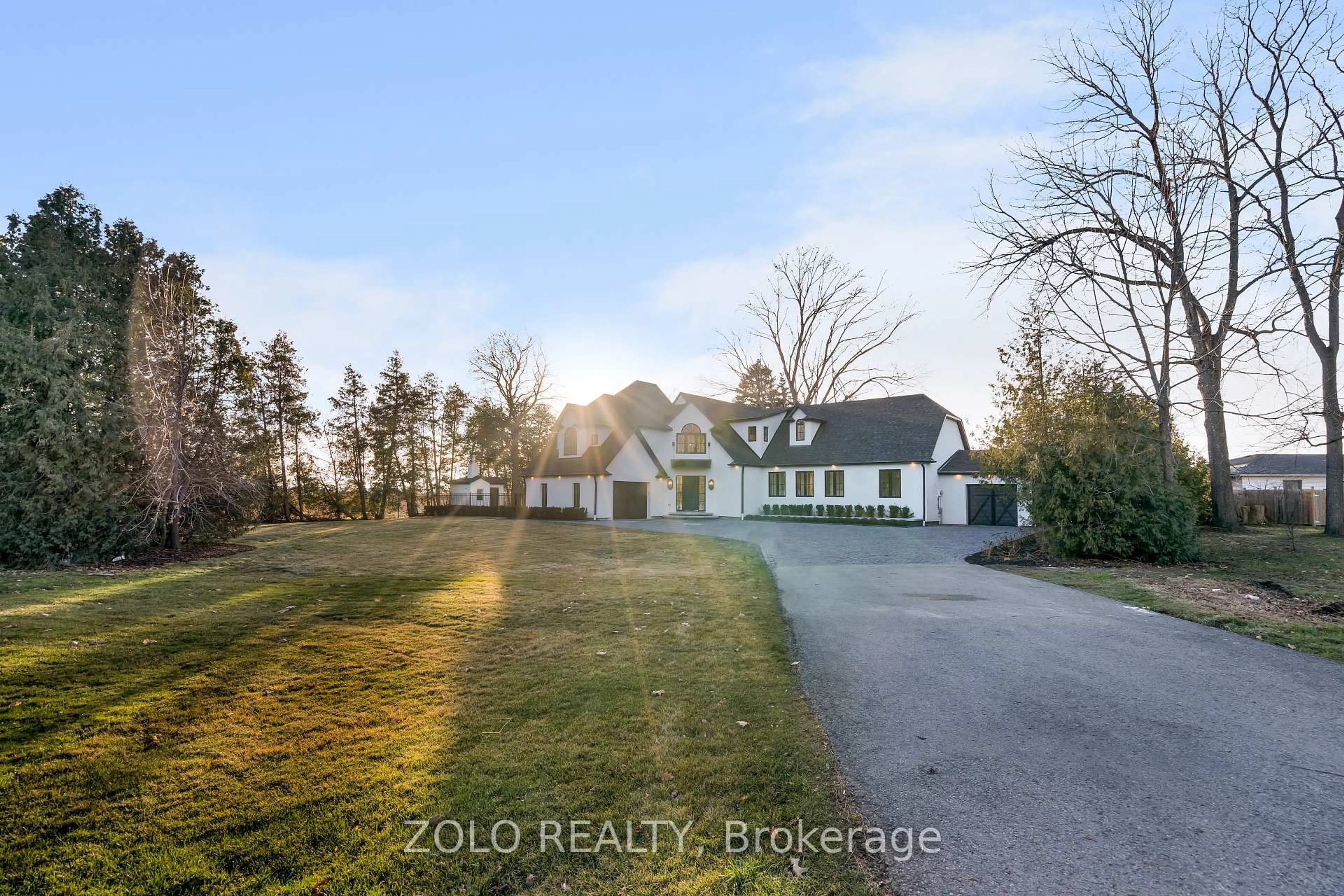 A pic from outside/outdoor area/front of a property/back of a property/a pic from drone, street for 15886 Niagara Pkwy, Niagara-on-the-Lake Ontario L0S 1J0