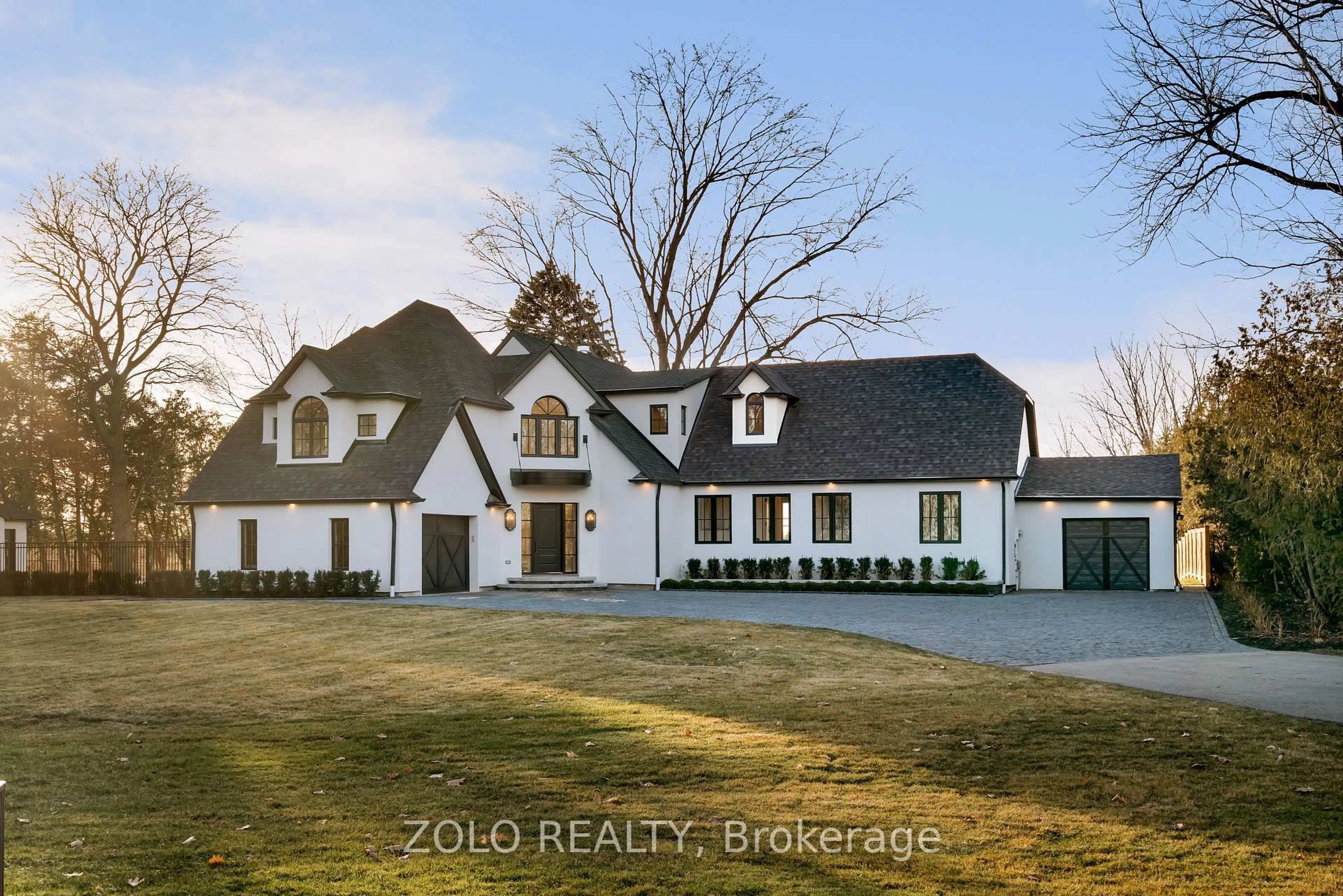 A pic from outside/outdoor area/front of a property/back of a property/a pic from drone, street for 15886 Niagara Pkwy, Niagara-on-the-Lake Ontario L0S 1J0