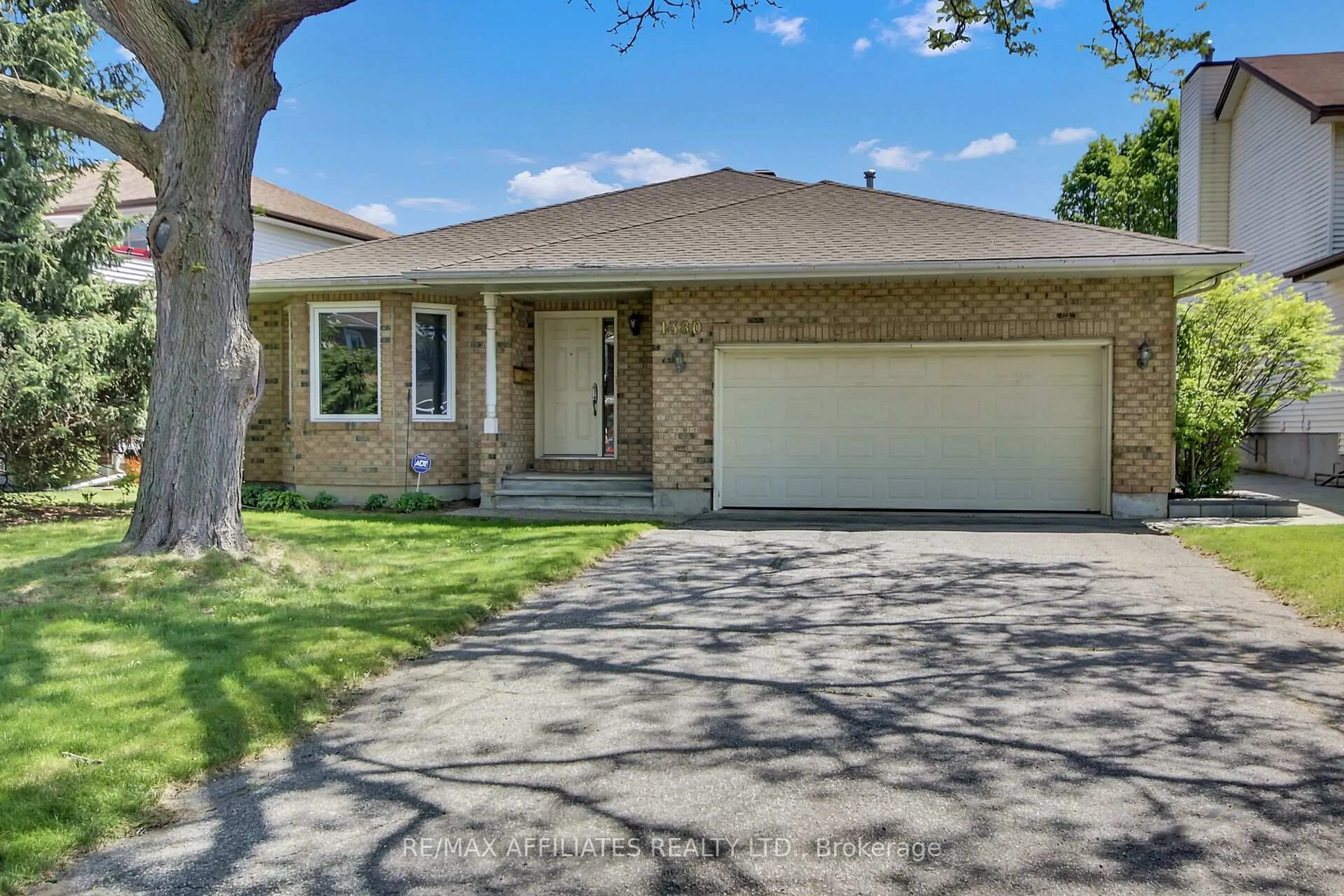 Home with brick exterior material, street for 1380 Norview Cres, Orleans Ontario K4A 1Y3