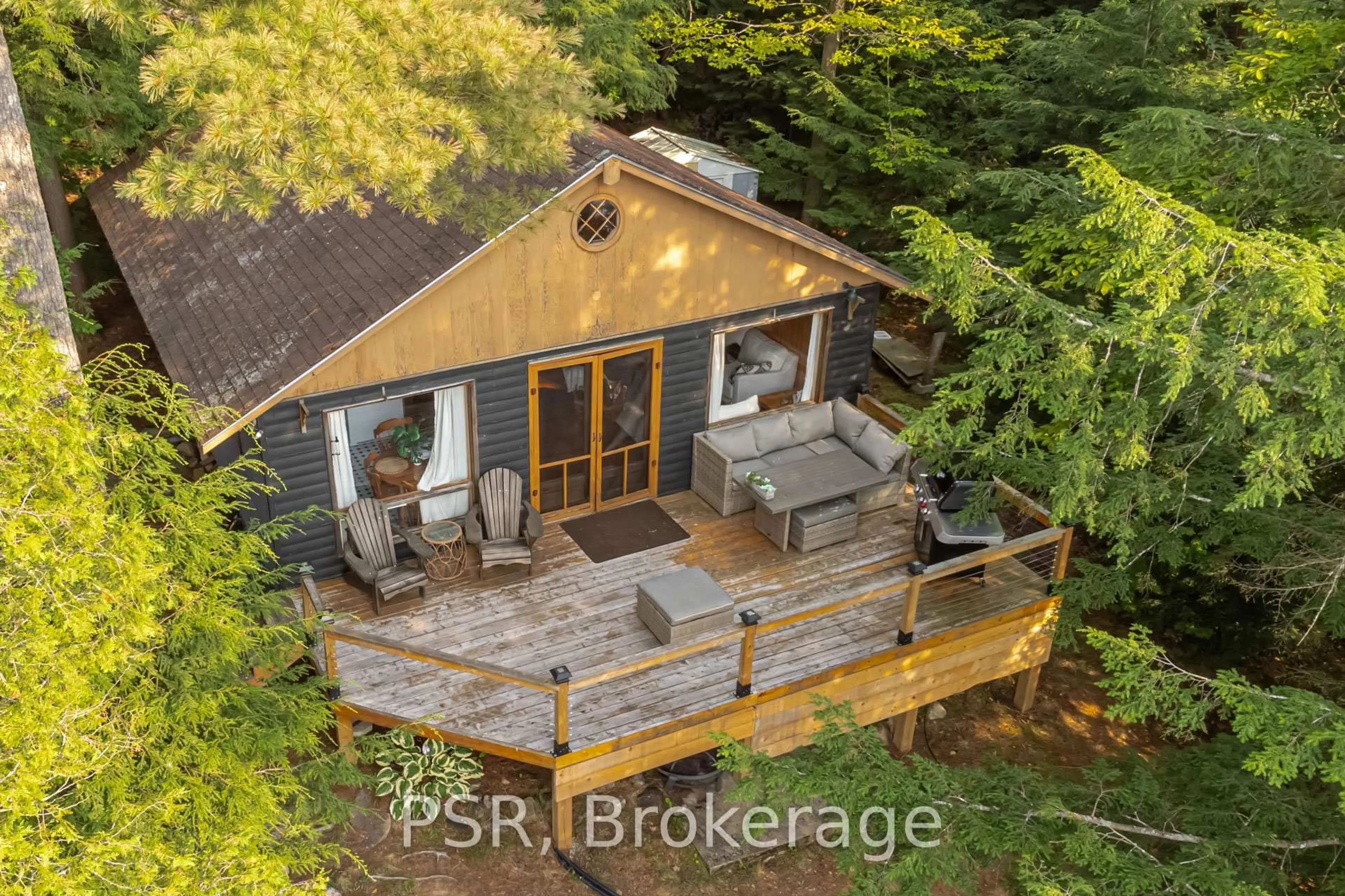 A pic from outside/outdoor area/front of a property/back of a property/a pic from drone, unknown for 1027 NORTH PINE Dr, Lake of Bays Ontario P0A 1E0