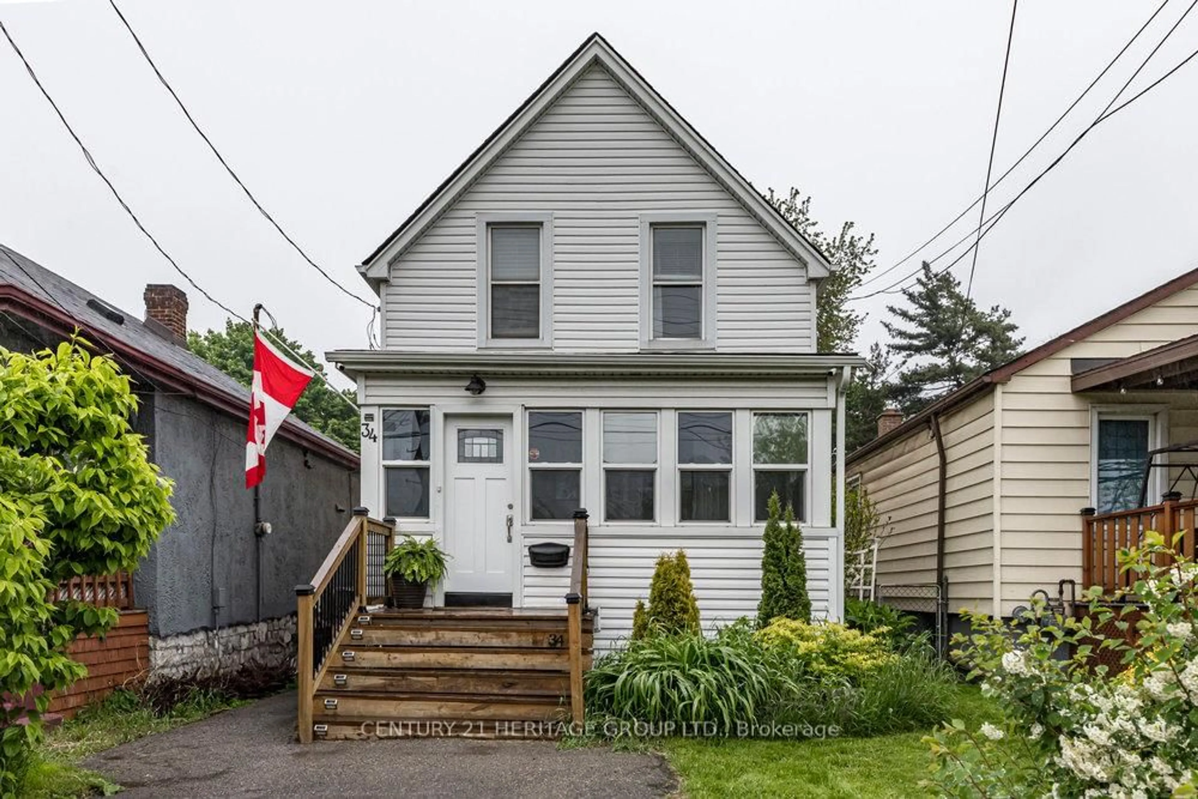 Home with vinyl exterior material, street for 34 Benson Ave, Hamilton Ontario L8H 3M9