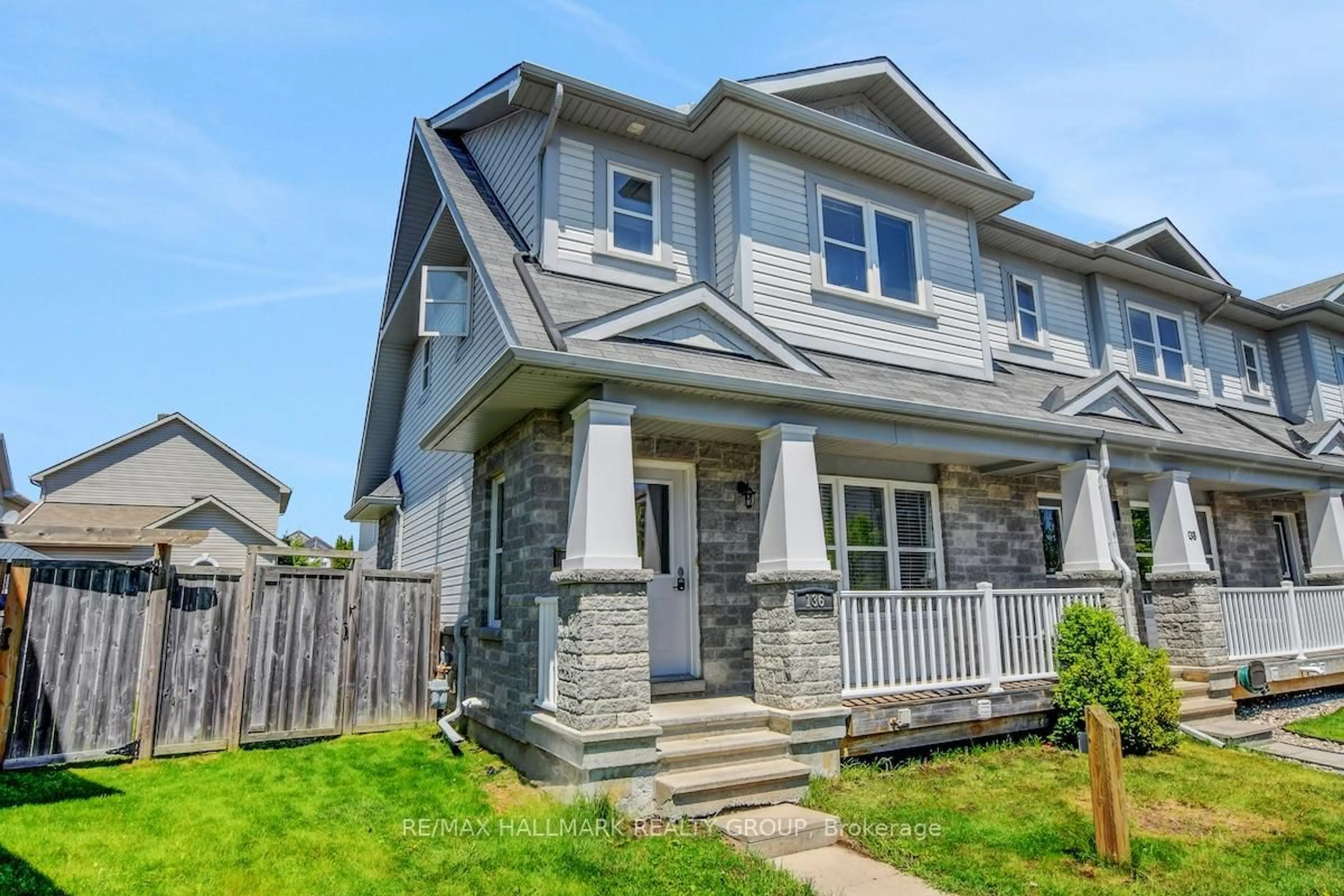 Home with vinyl exterior material, street for 136 Potts Private, Ottawa Ontario K4A 0N7