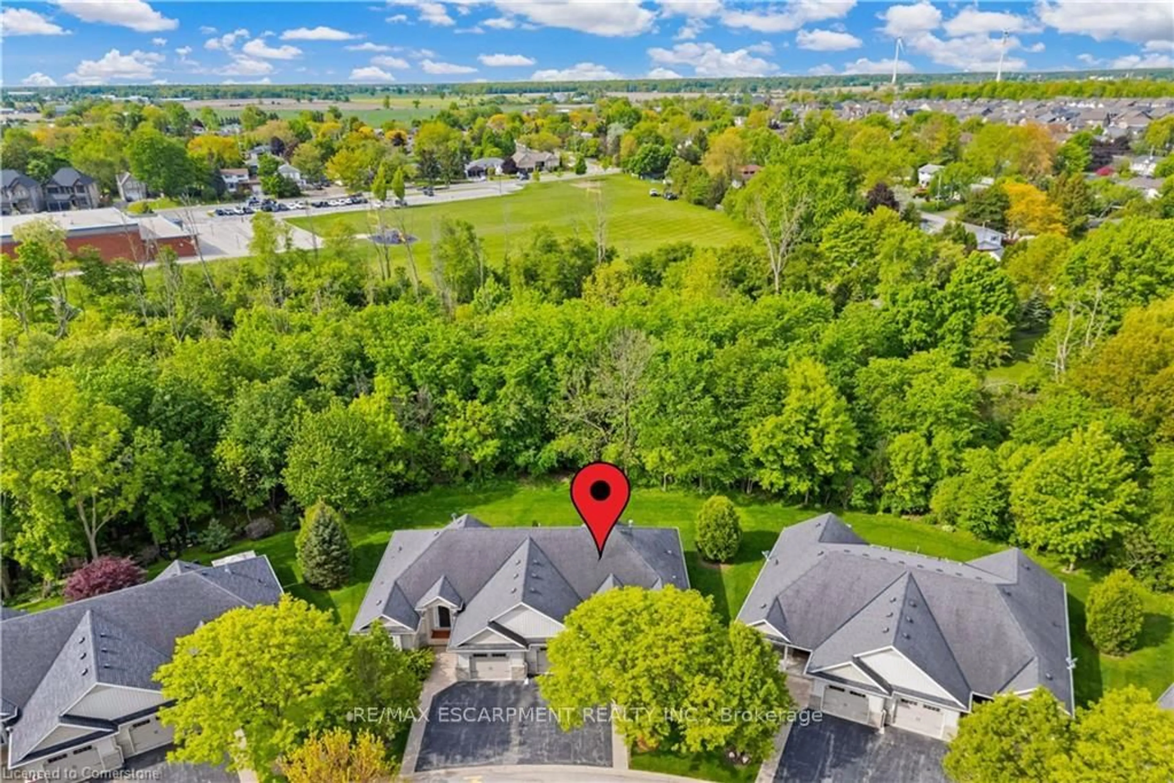 A pic from outside/outdoor area/front of a property/back of a property/a pic from drone, unknown for 18 Riverside Circ, West Lincoln Ontario L0R 2A0