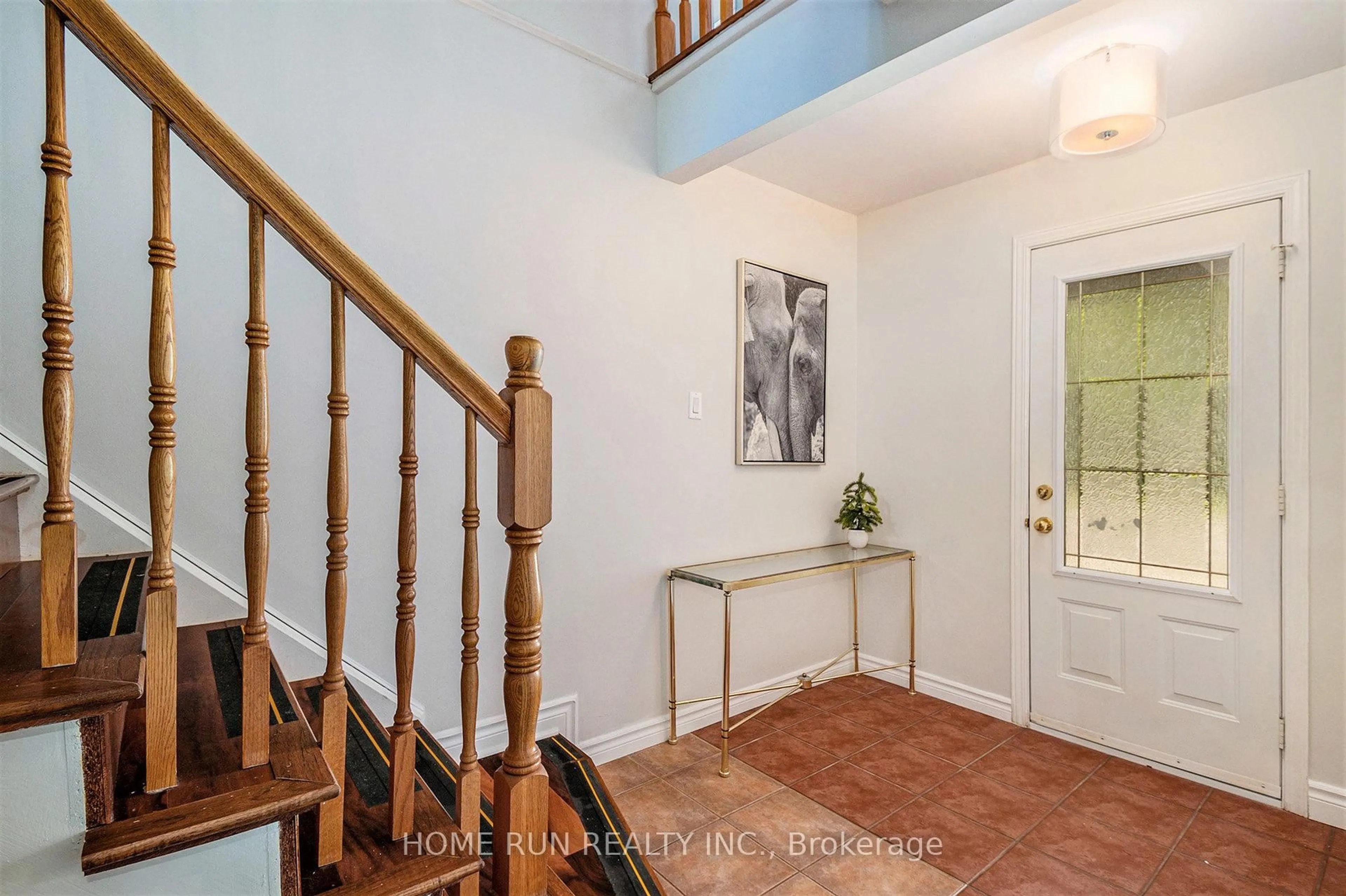 Indoor foyer for 1452 LEBLANC Dr, Ottawa Ontario K1C 3W6
