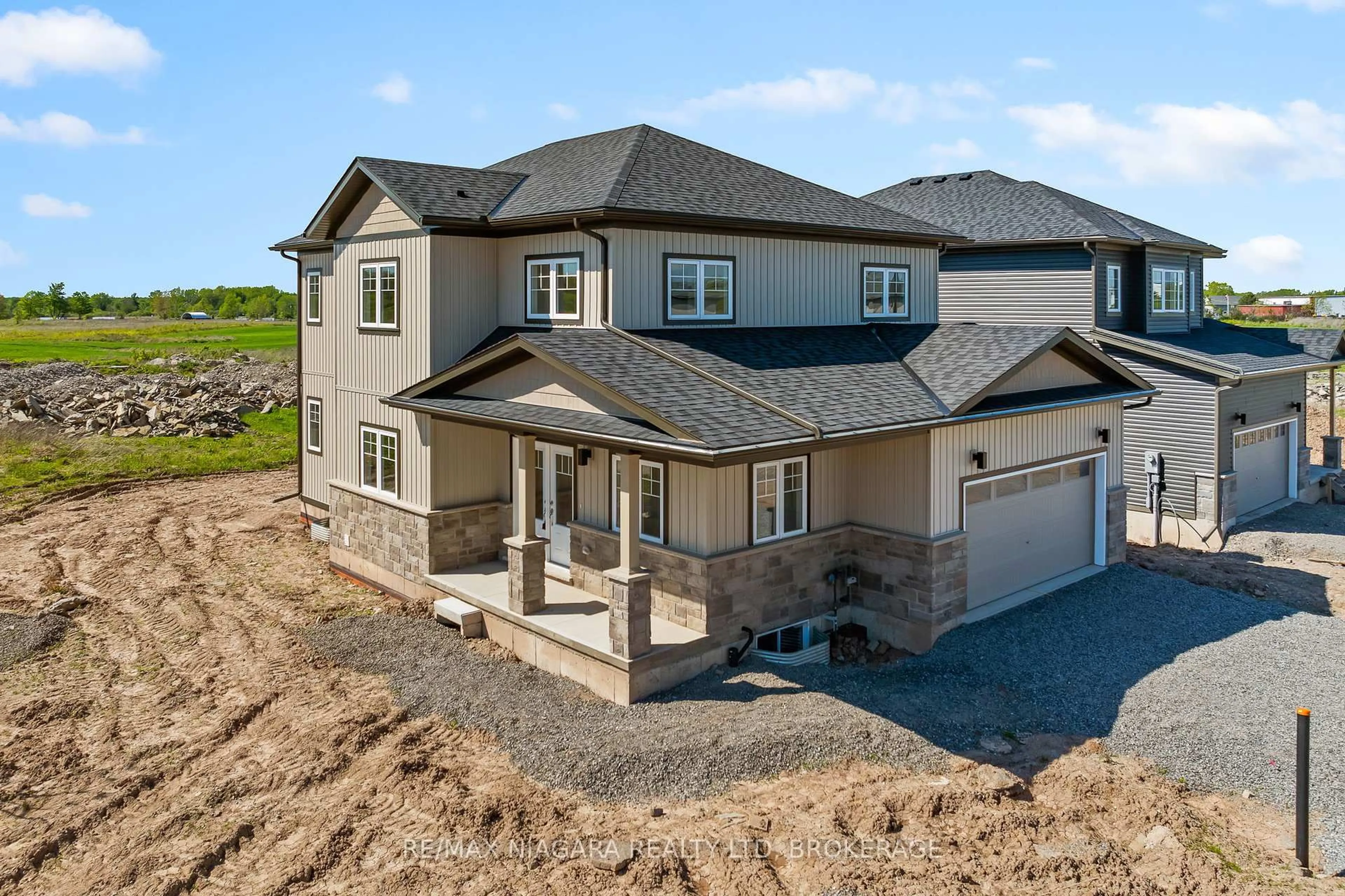 A pic from outside/outdoor area/front of a property/back of a property/a pic from drone, unknown for 154 Hillcrest Rd, Port Colborne Ontario L3K 6E4