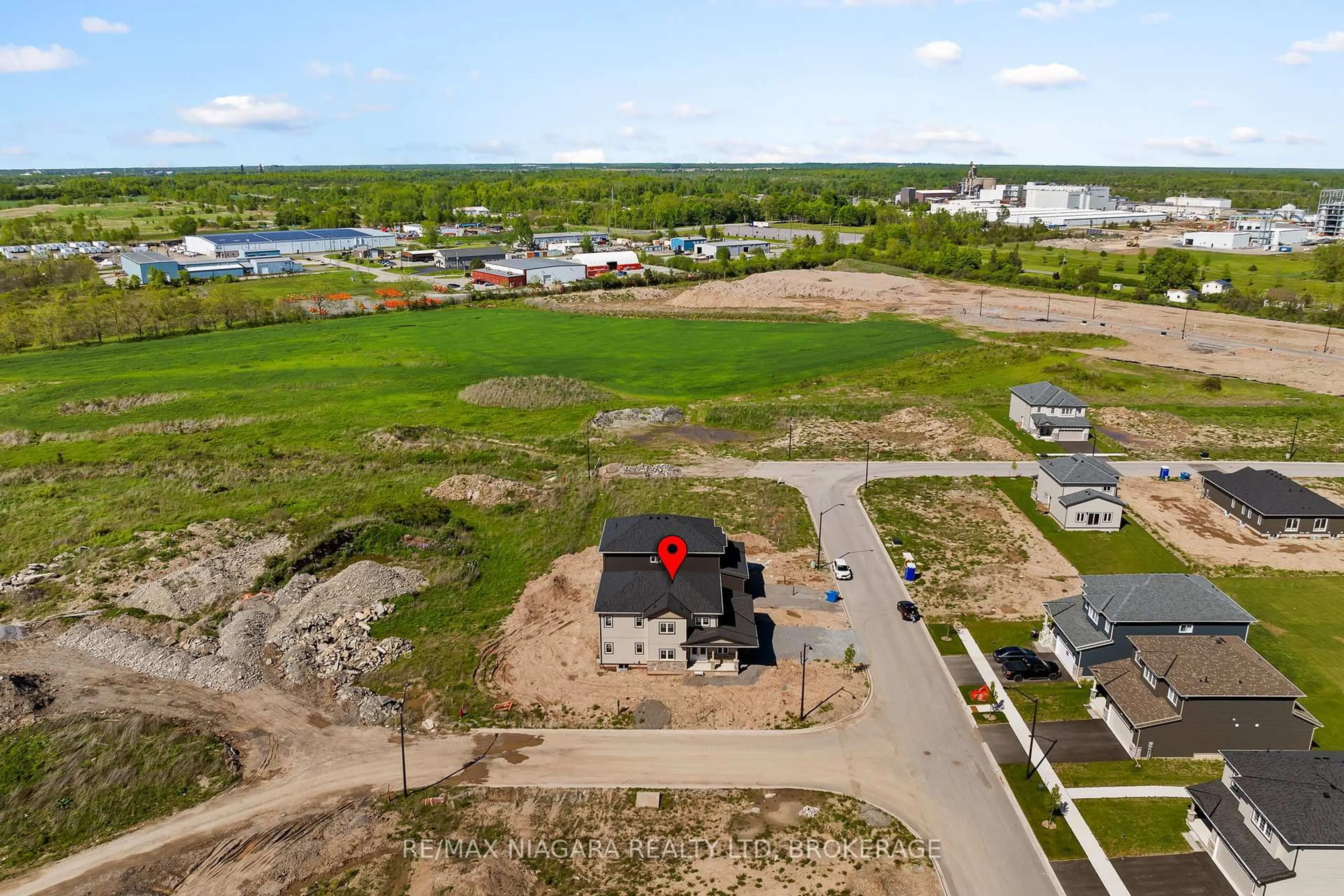 A pic from outside/outdoor area/front of a property/back of a property/a pic from drone, unknown for 154 Hillcrest Rd, Port Colborne Ontario L3K 6E4