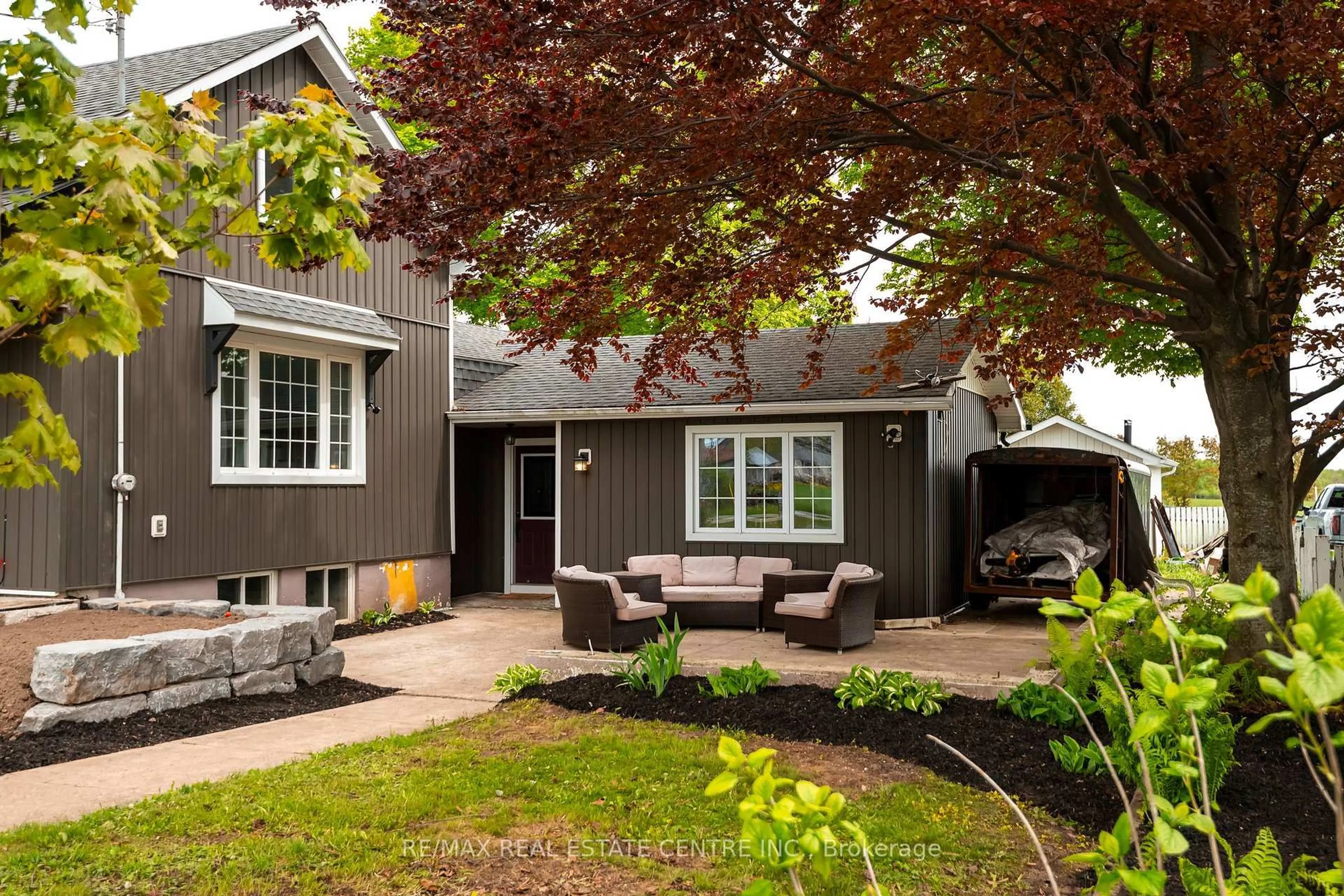 Patio, street for 185452 Grey Road 9 Rd, Southgate Ontario N0C 1B0