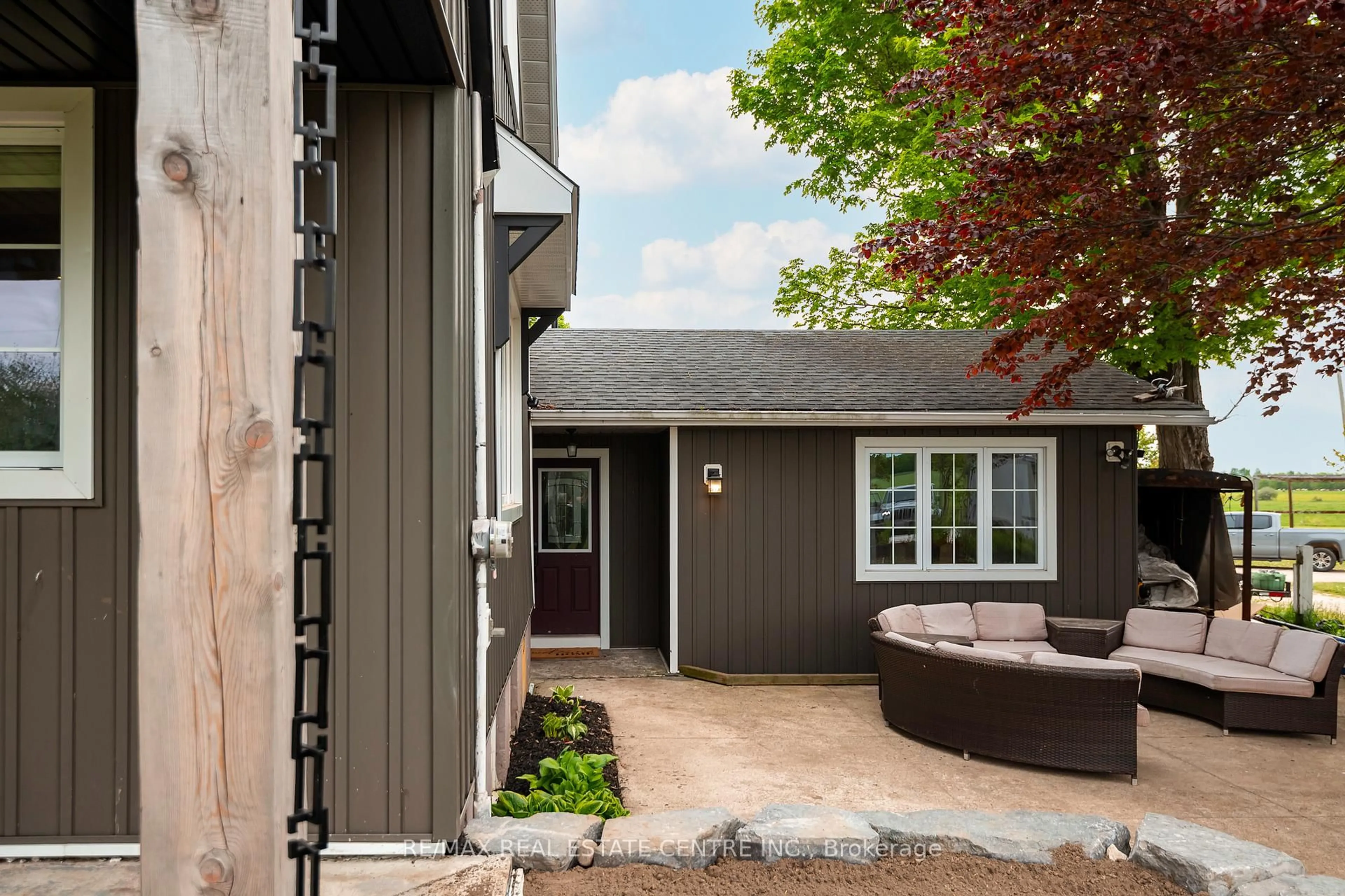 Patio, street for 185452 Grey Road 9 Rd, Southgate Ontario N0C 1B0