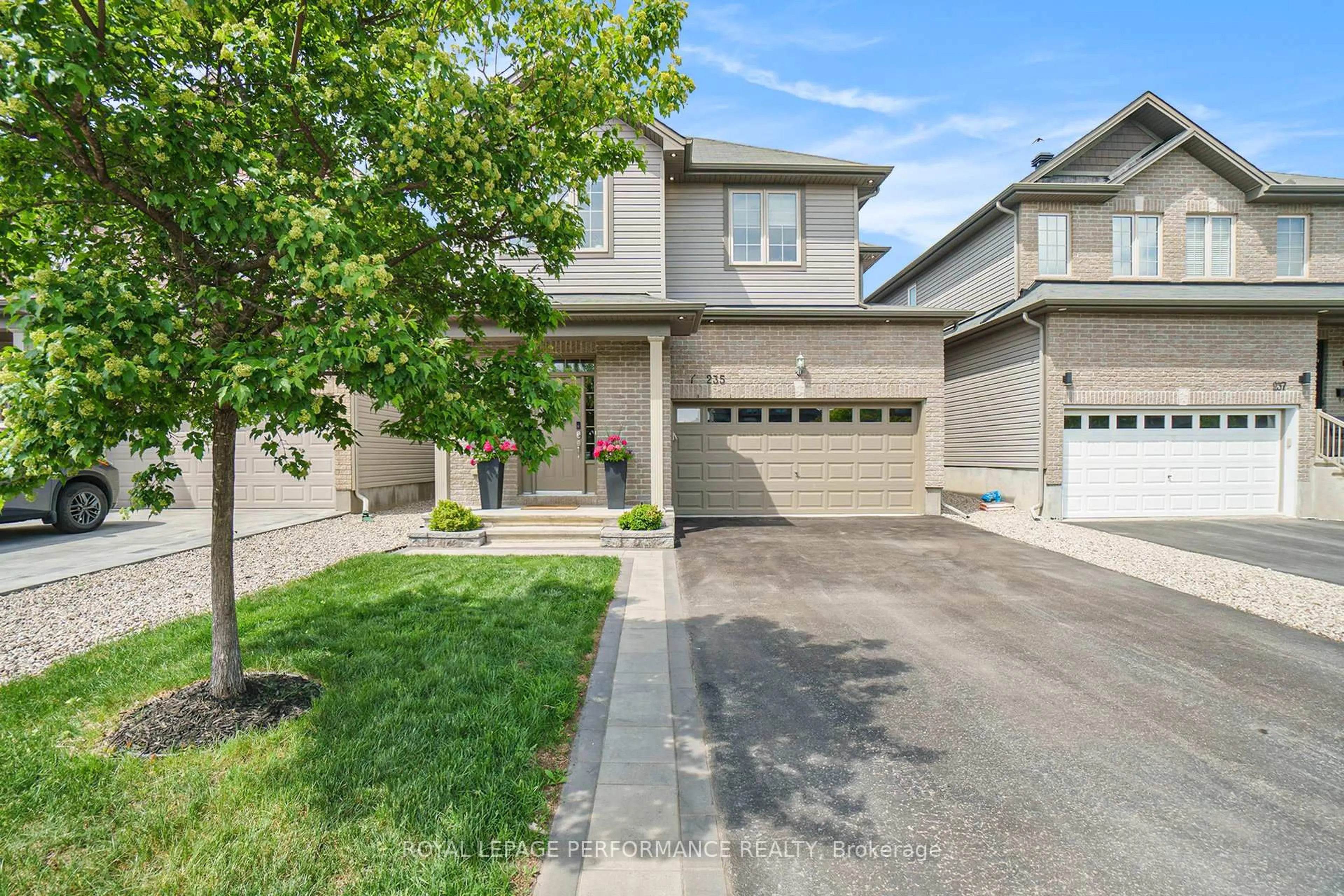 A pic from outside/outdoor area/front of a property/back of a property/a pic from drone, street for 235 Fountainhead Dr, Ottawa Ontario K1W 0H3