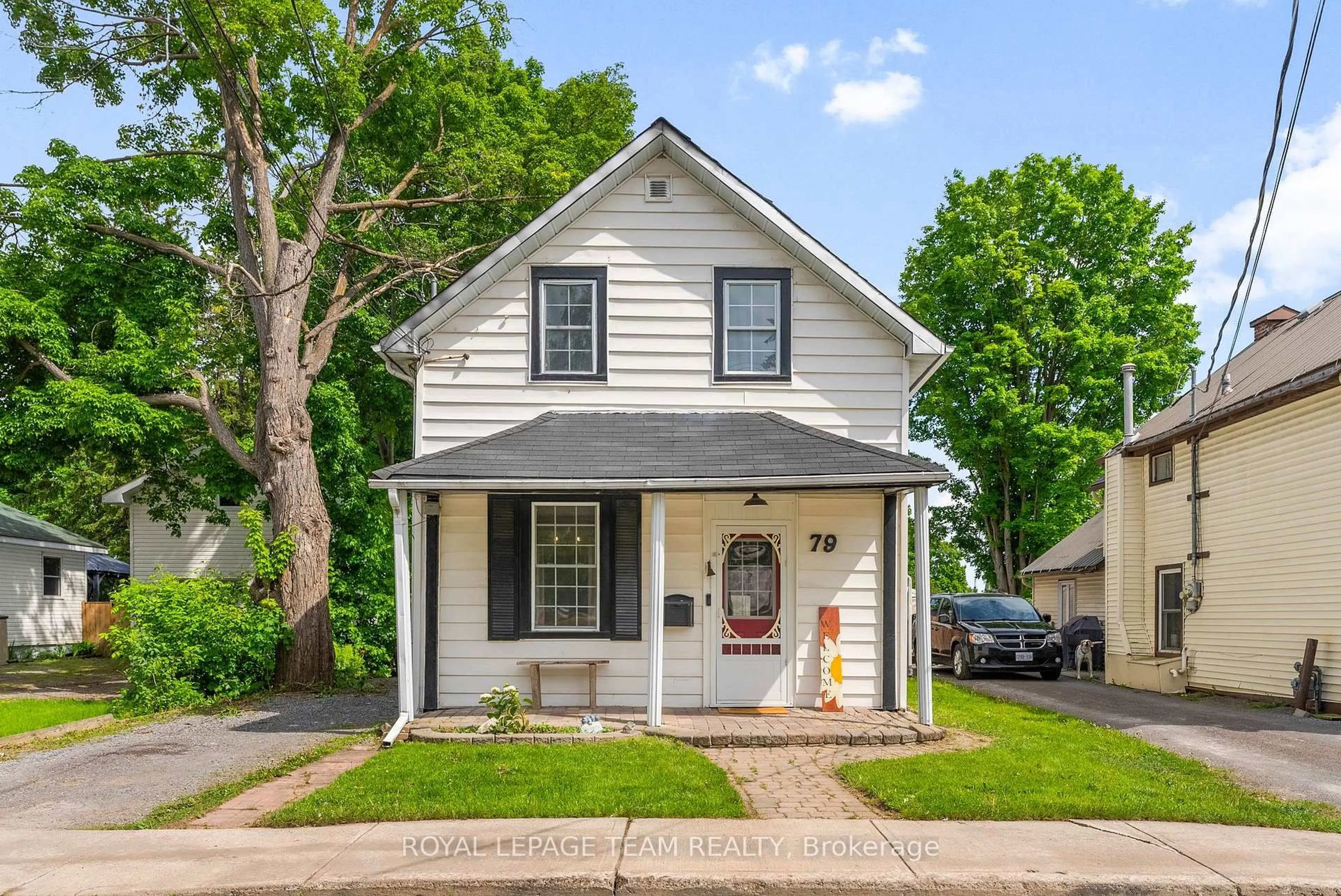 Home with vinyl exterior material, street for 79 Russell St, Arnprior Ontario K7S 2J5